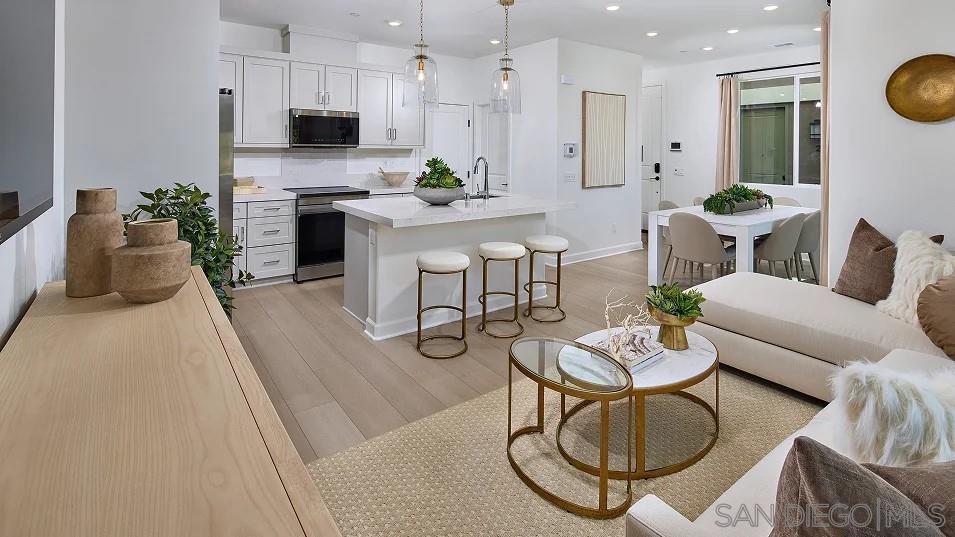 Detail Gallery Image 7 of 18 For 1057  Spike Street  #2,  Chula Vista,  CA 91911 - 4 Beds | 2/1 Baths