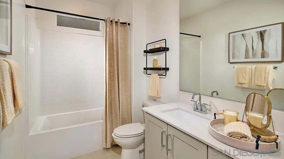 Detail Gallery Image 9 of 18 For 1057  Spike Street  #2,  Chula Vista,  CA 91911 - 4 Beds | 2/1 Baths