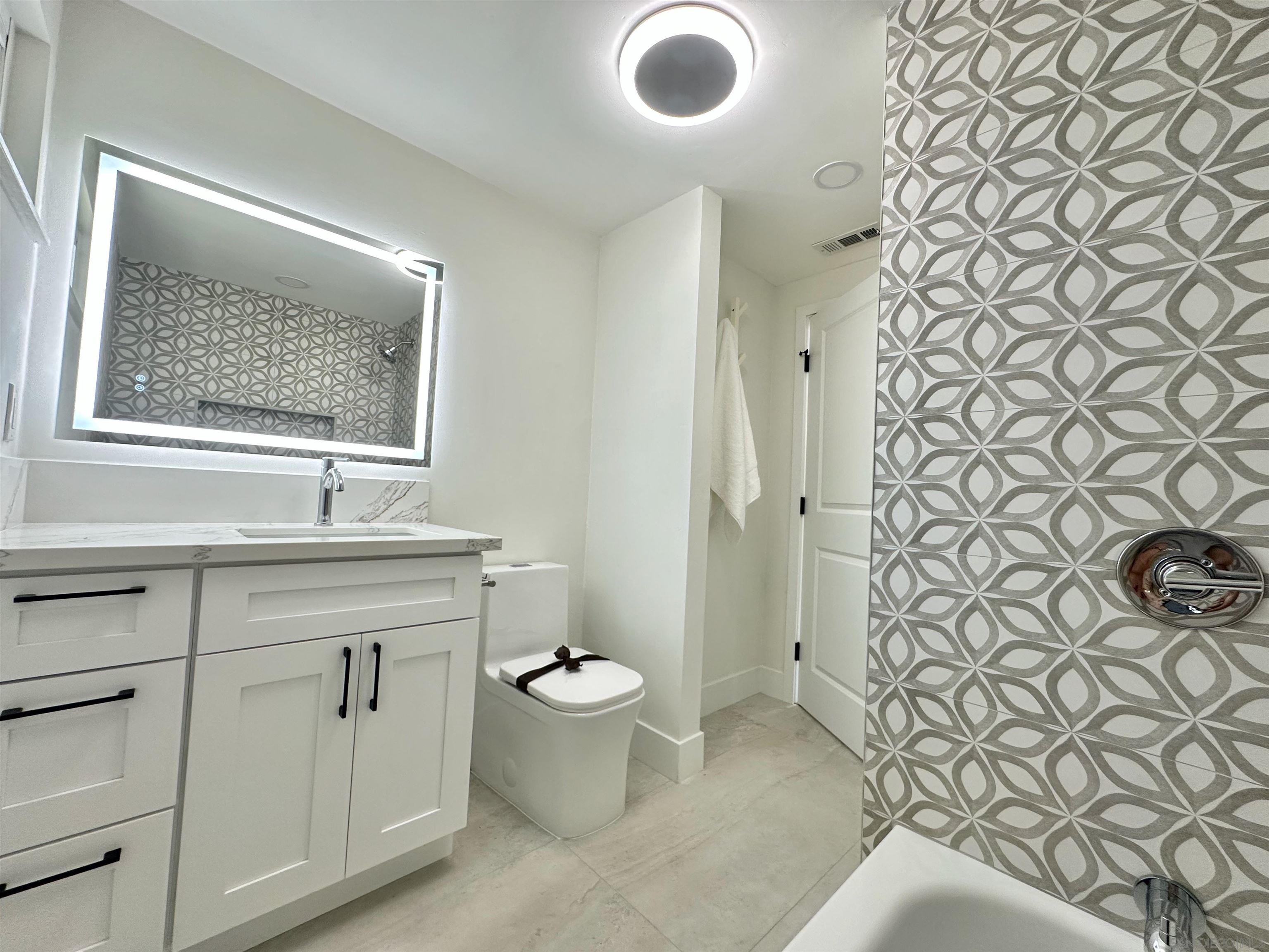 Detail Gallery Image 18 of 33 For 16634  Bernardo Oaks Dr, San Diego,  CA 92128 - 2 Beds | 2 Baths