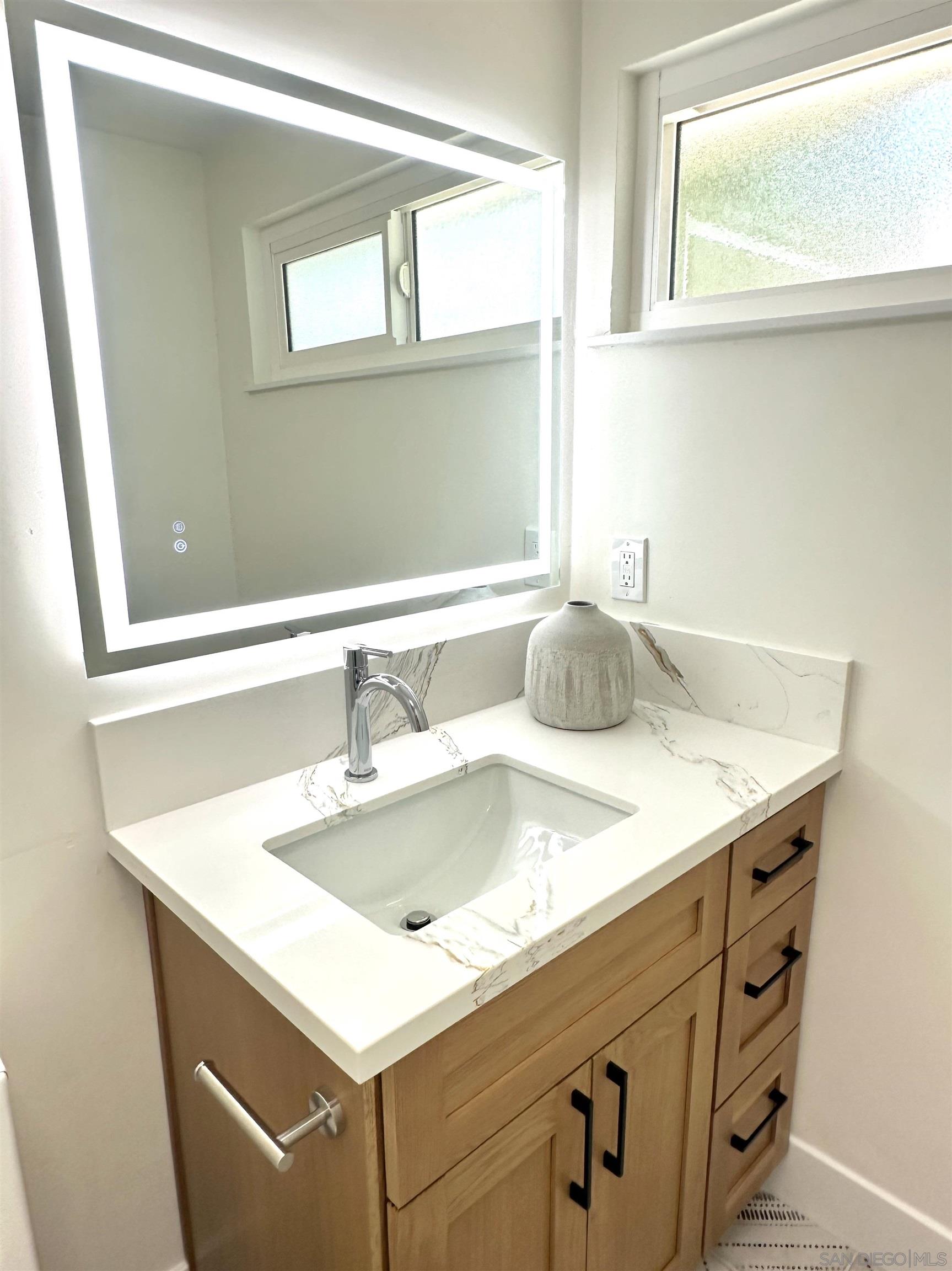 Detail Gallery Image 29 of 33 For 16634  Bernardo Oaks Dr, San Diego,  CA 92128 - 2 Beds | 2 Baths