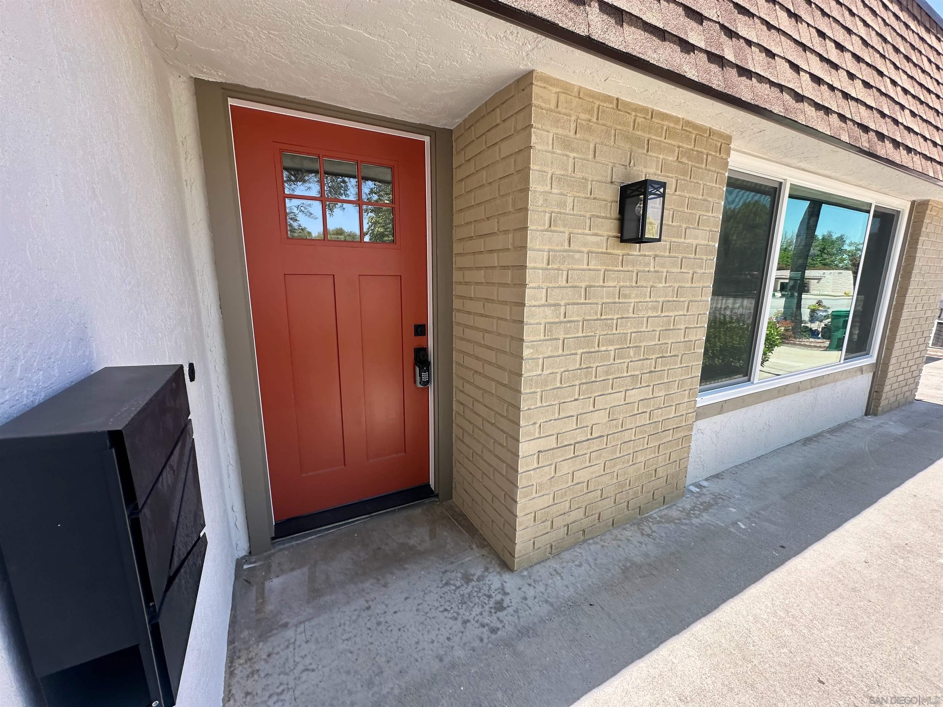 Detail Gallery Image 4 of 33 For 16634  Bernardo Oaks Dr, San Diego,  CA 92128 - 2 Beds | 2 Baths