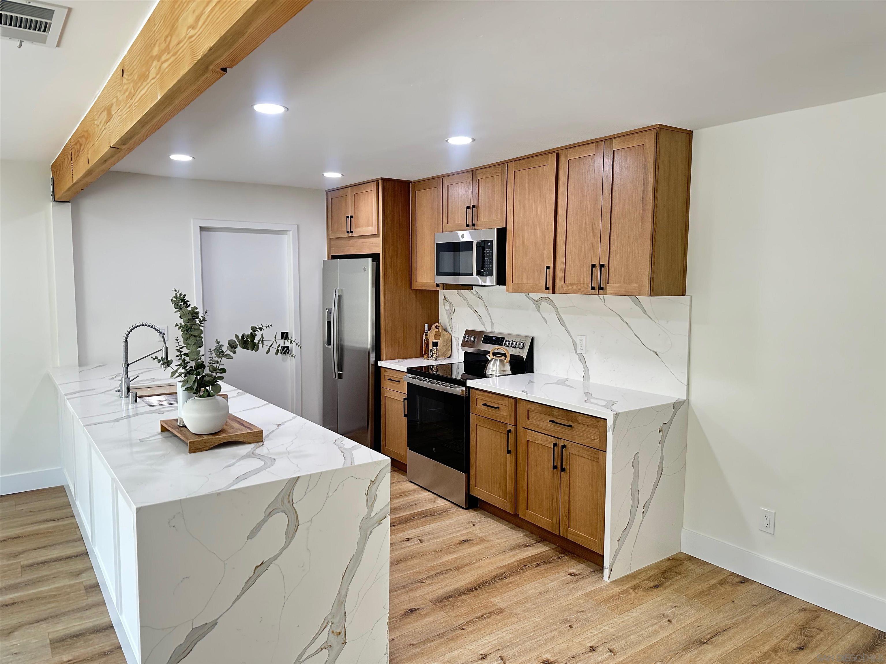 Detail Gallery Image 8 of 33 For 16634  Bernardo Oaks Dr, San Diego,  CA 92128 - 2 Beds | 2 Baths