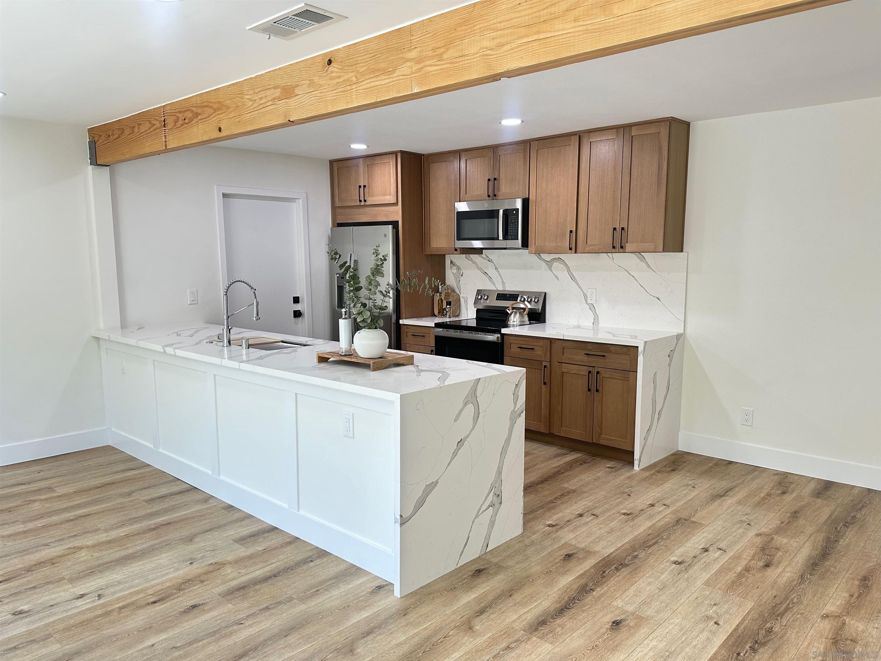 Detail Gallery Image 9 of 33 For 16634  Bernardo Oaks Dr, San Diego,  CA 92128 - 2 Beds | 2 Baths