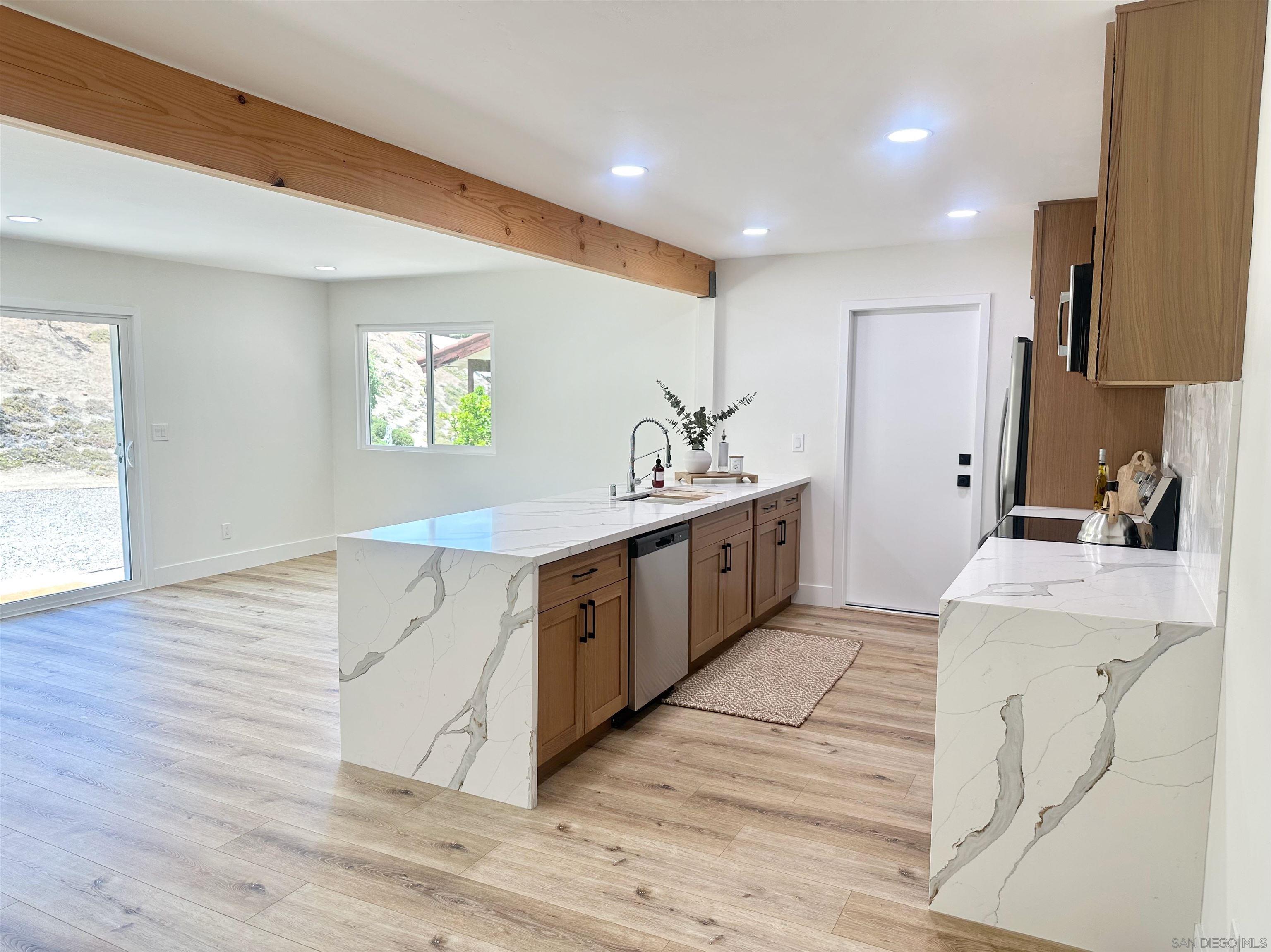 Detail Gallery Image 10 of 33 For 16634  Bernardo Oaks Dr, San Diego,  CA 92128 - 2 Beds | 2 Baths