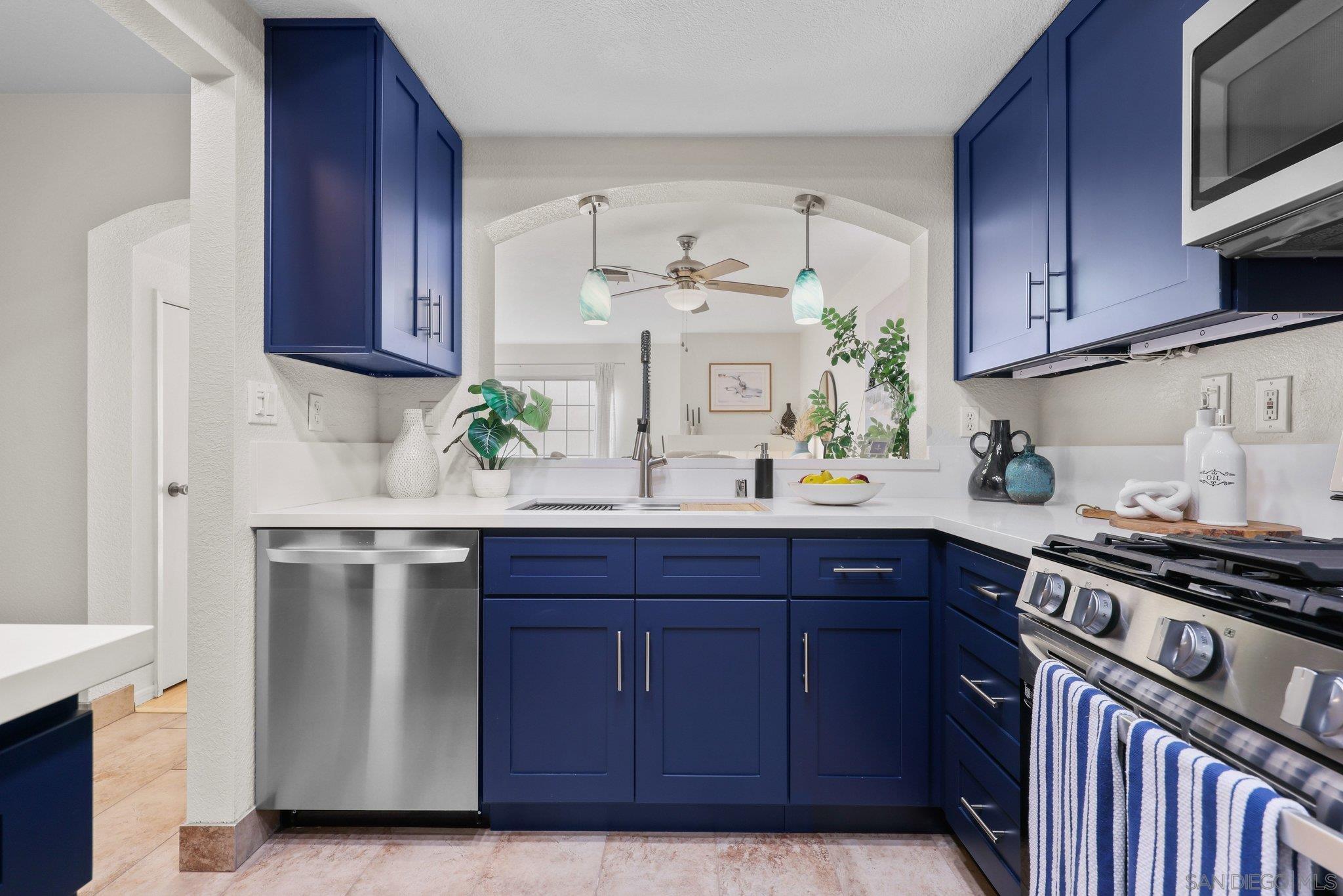 Detail Gallery Image 2 of 35 For 740  Breeze Hill Rd.  #193,  Vista,  CA 92081 - 2 Beds | 2/1 Baths