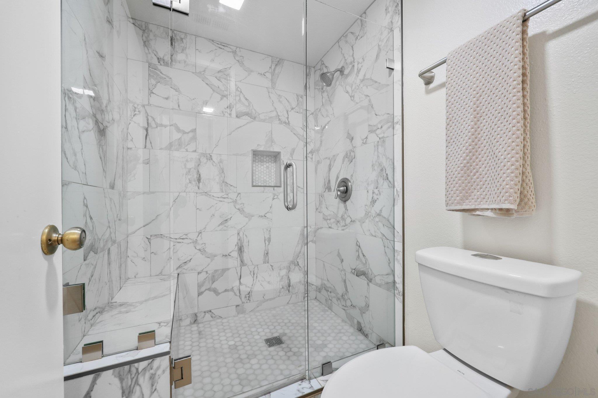 Detail Gallery Image 17 of 35 For 740  Breeze Hill Rd.  #193,  Vista,  CA 92081 - 2 Beds | 2/1 Baths