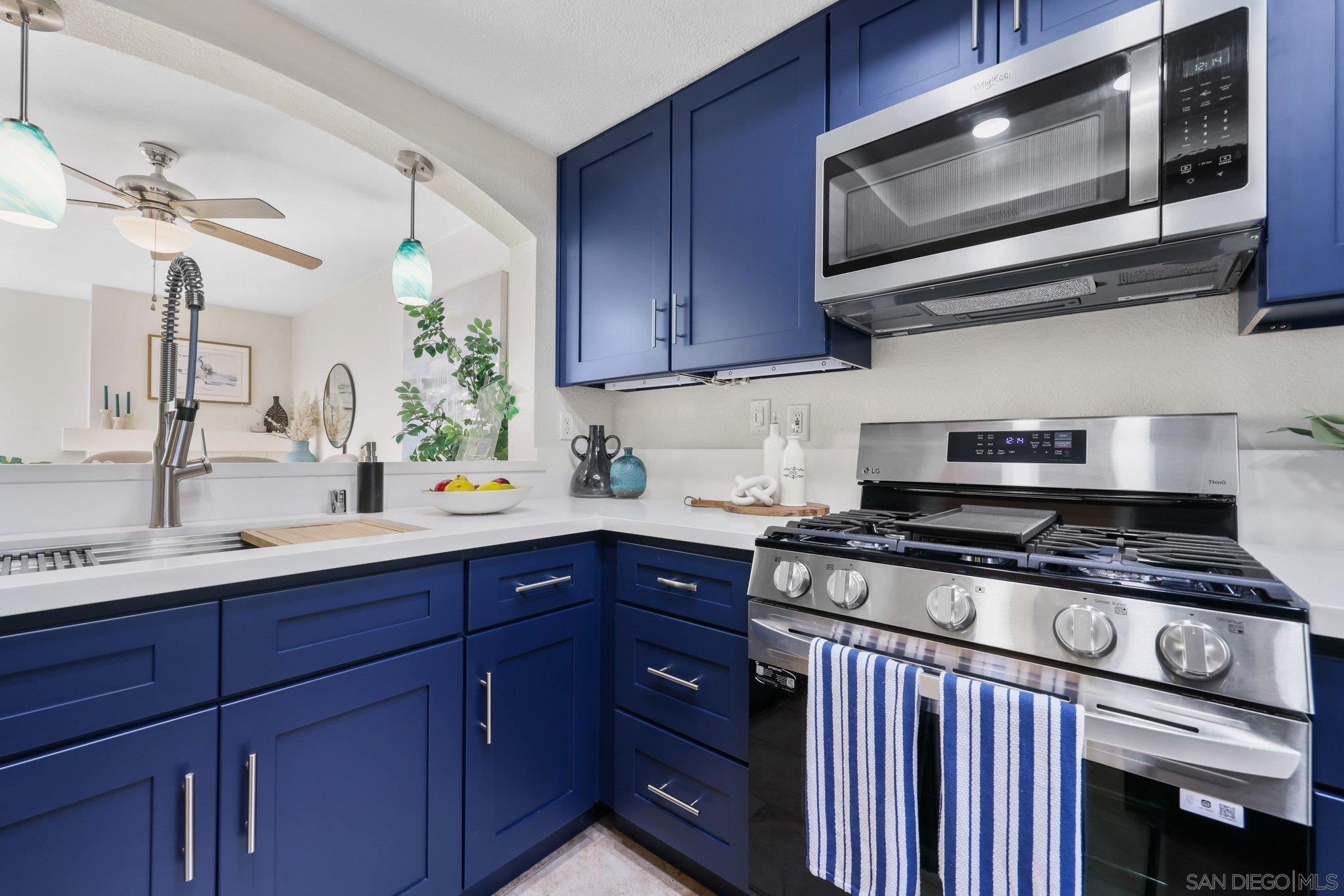 Detail Gallery Image 3 of 35 For 740  Breeze Hill Rd.  #193,  Vista,  CA 92081 - 2 Beds | 2/1 Baths