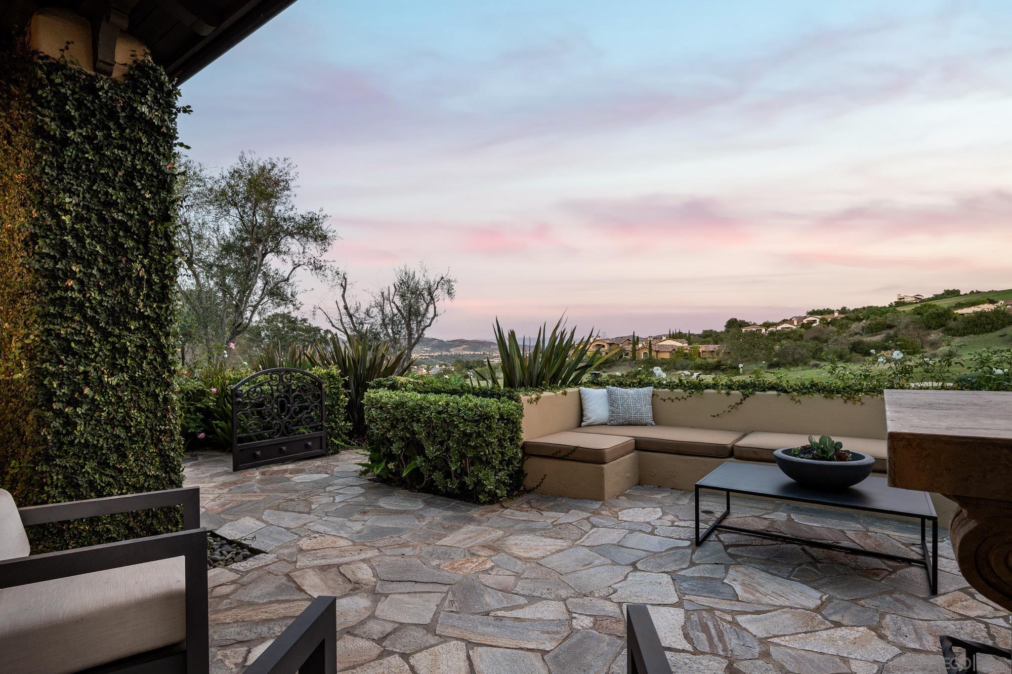 Detail Gallery Image 6 of 51 For 8341  Santaluz Village Green E, San Diego,  CA 92127 - 3 Beds | 2/1 Baths