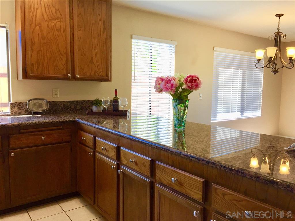 Detail Gallery Image 5 of 9 For 10187  Avenida Magnifica, San Diego,  CA 92131 - 4 Beds | 2/1 Baths