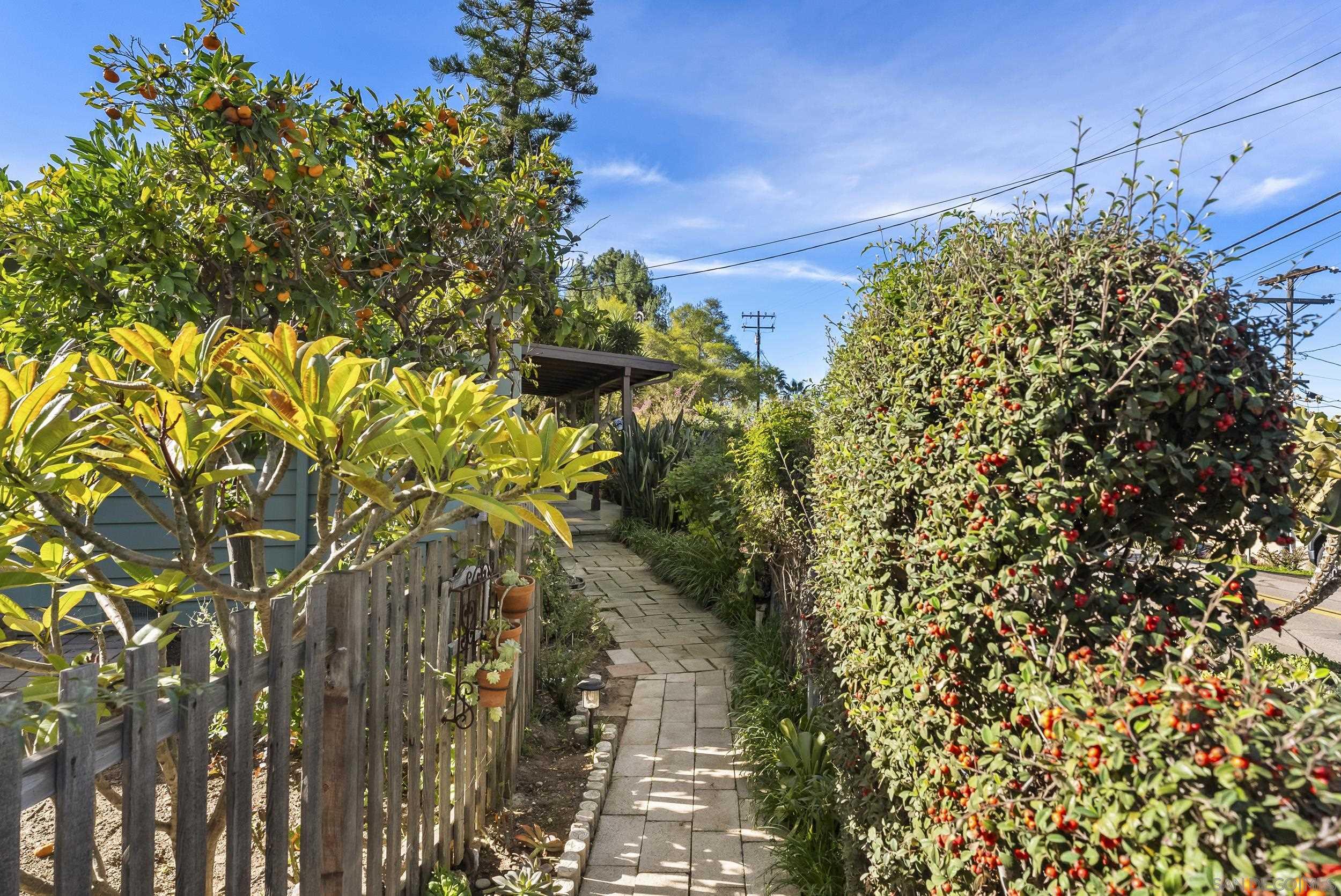 Detail Gallery Image 6 of 59 For 620  Plumosa Ave, Vista,  CA 92081 - 4 Beds | 2 Baths