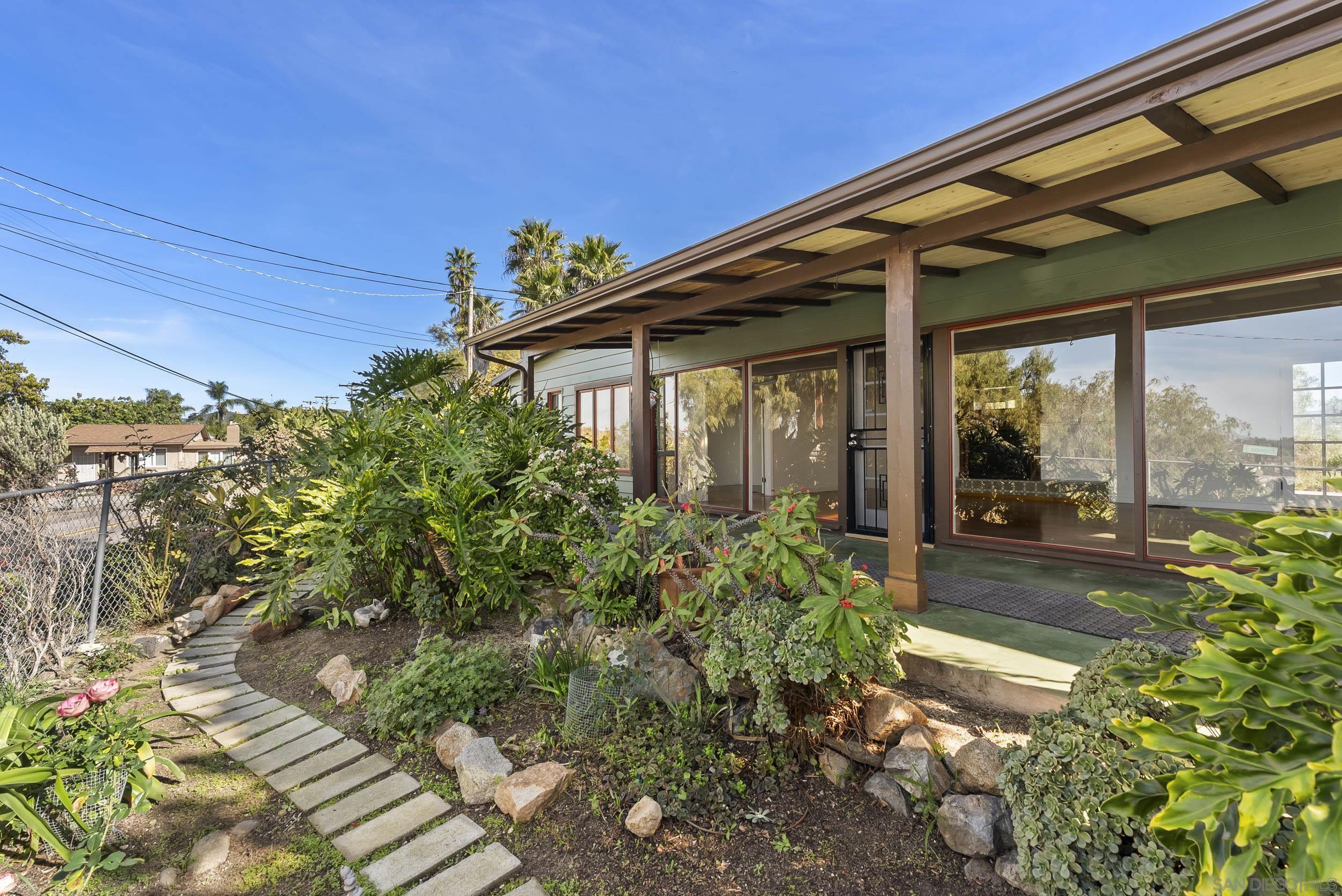 Detail Gallery Image 8 of 59 For 620  Plumosa Ave, Vista,  CA 92081 - 4 Beds | 2 Baths