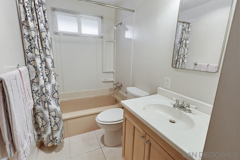 Detail Gallery Image 14 of 28 For 3215  Cabrillo Mesa Dr, San Diego,  CA 92123 - 3 Beds | 2 Baths