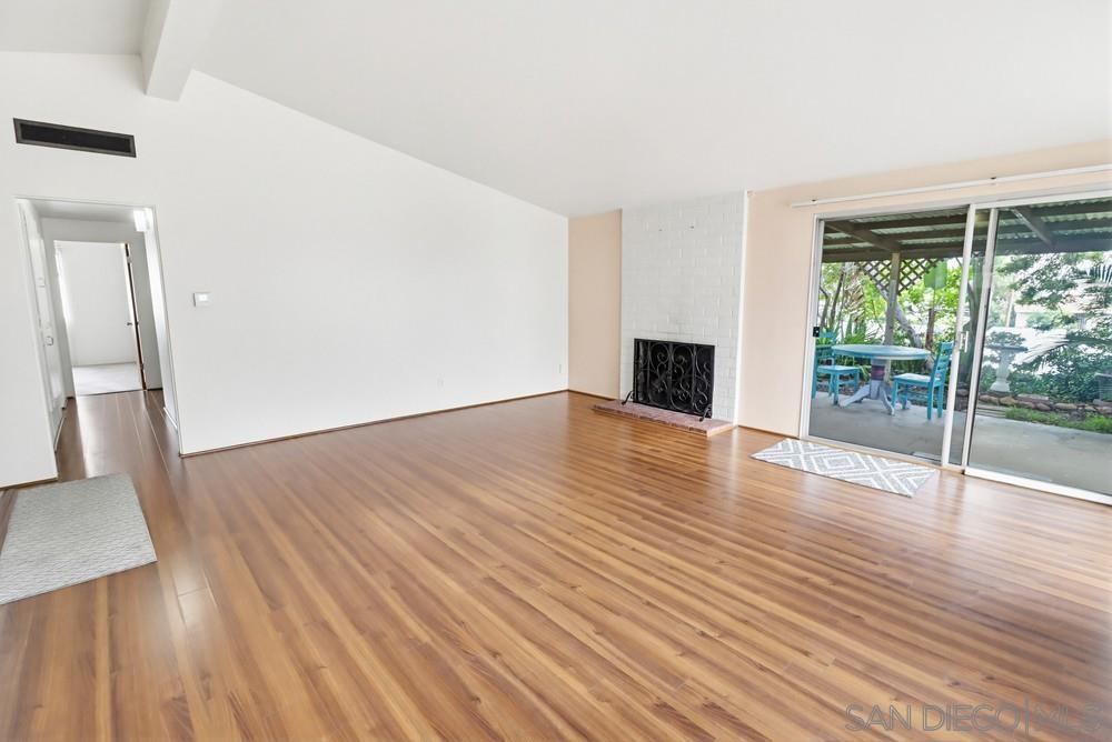 Detail Gallery Image 3 of 28 For 3215  Cabrillo Mesa Dr, San Diego,  CA 92123 - 3 Beds | 2 Baths