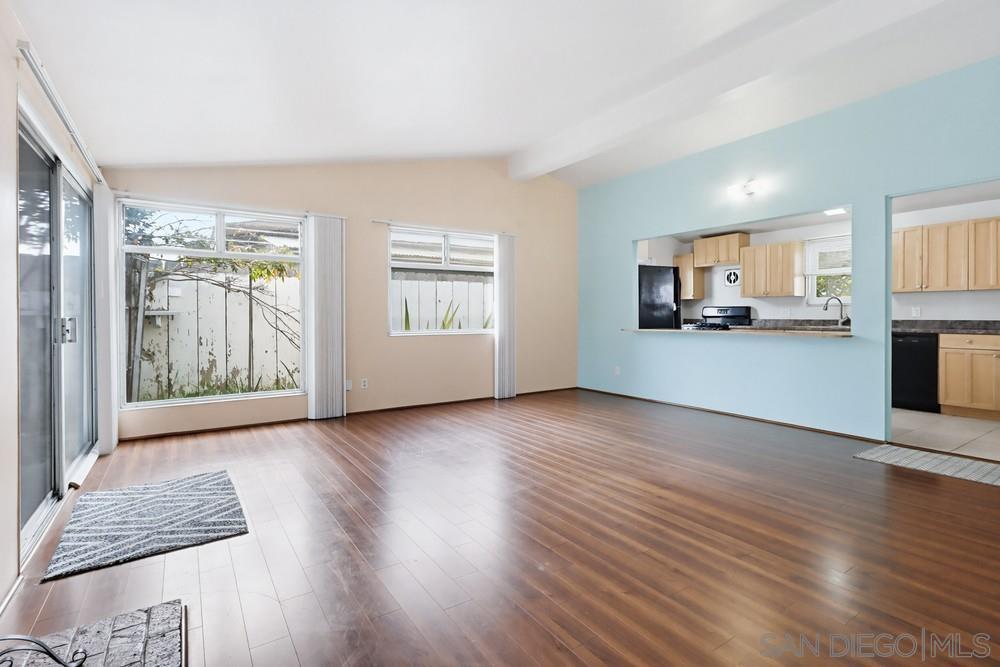 Detail Gallery Image 4 of 28 For 3215  Cabrillo Mesa Dr, San Diego,  CA 92123 - 3 Beds | 2 Baths