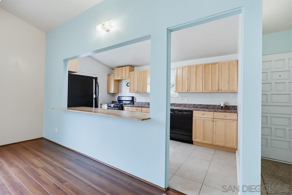 Detail Gallery Image 5 of 28 For 3215  Cabrillo Mesa Dr, San Diego,  CA 92123 - 3 Beds | 2 Baths
