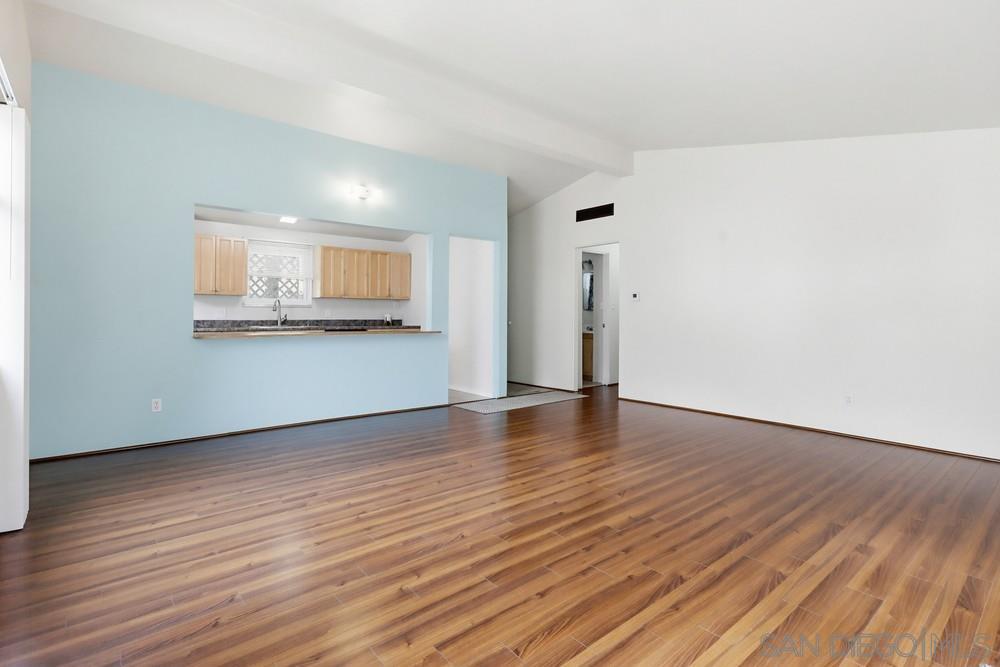 Detail Gallery Image 9 of 28 For 3215  Cabrillo Mesa Dr, San Diego,  CA 92123 - 3 Beds | 2 Baths