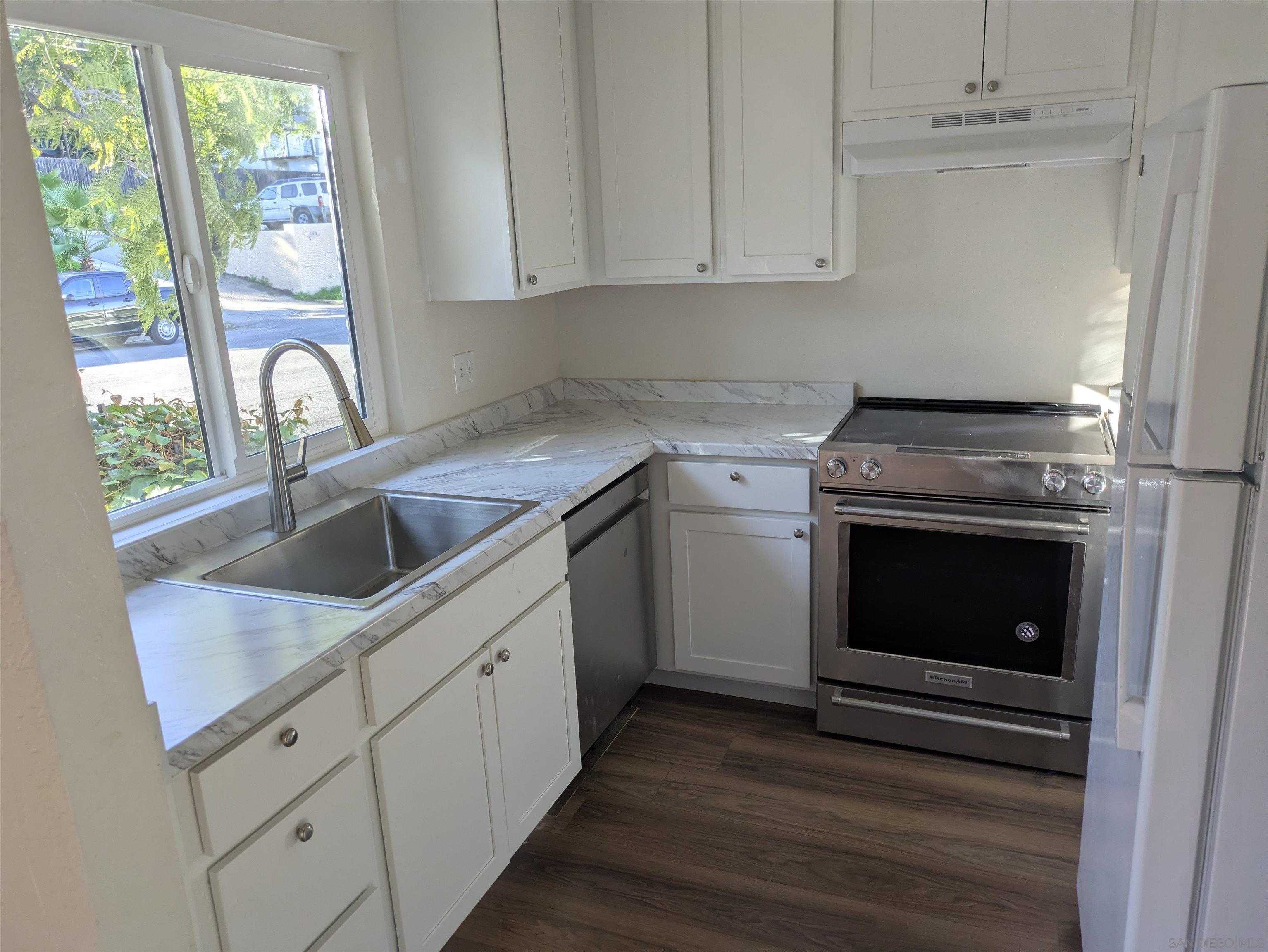 Detail Gallery Image 2 of 5 For 226 S Grape St, Escondido,  CA 92025 - 2 Beds | 1/1 Baths