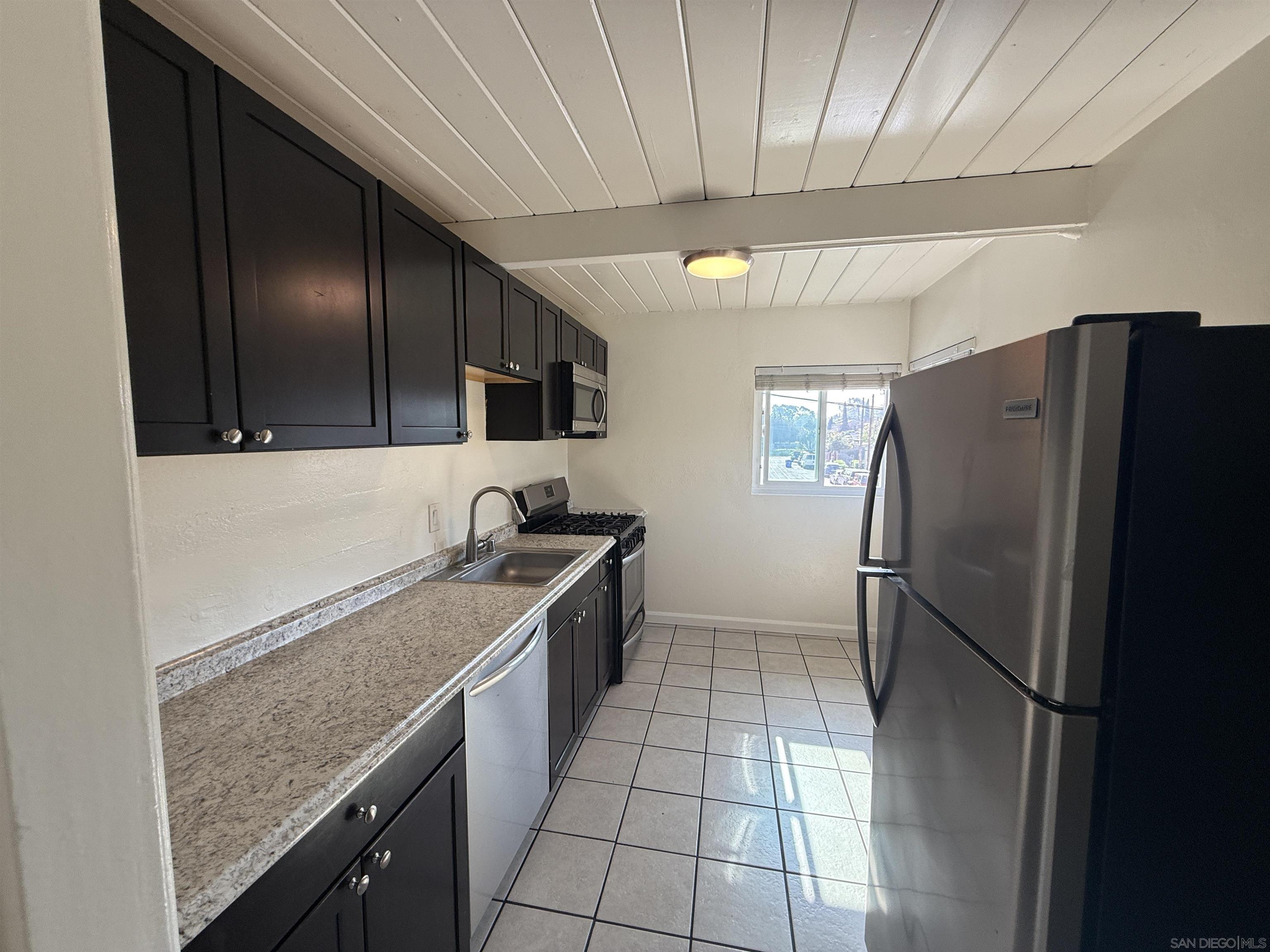 Detail Gallery Image 2 of 8 For 3260  Greely Ave, San Diego,  CA 92113 - 2 Beds | 1 Baths