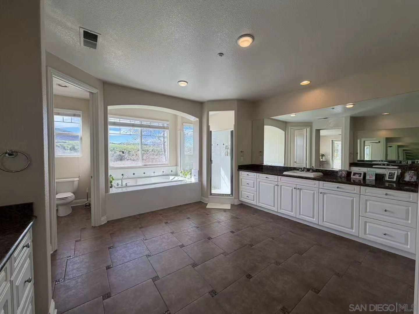 Detail Gallery Image 14 of 17 For 16156  Palomino Valley Rd, San Diego,  CA 92127 - 6 Beds | 4/1 Baths