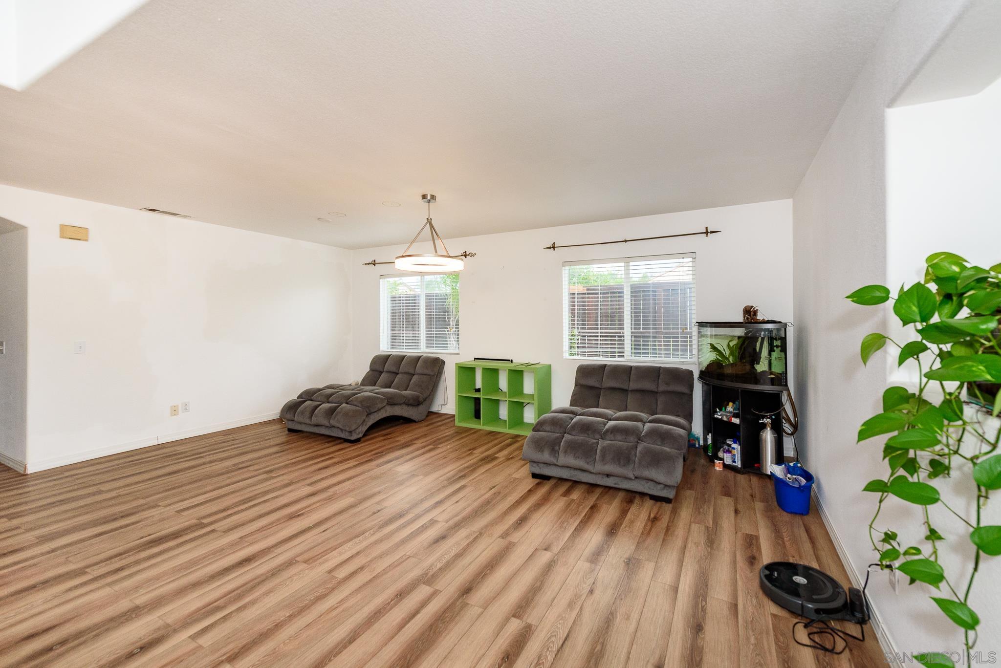 Detail Gallery Image 14 of 41 For 1039  Eliot St, Oceanside,  CA 92057 - 4 Beds | 3 Baths