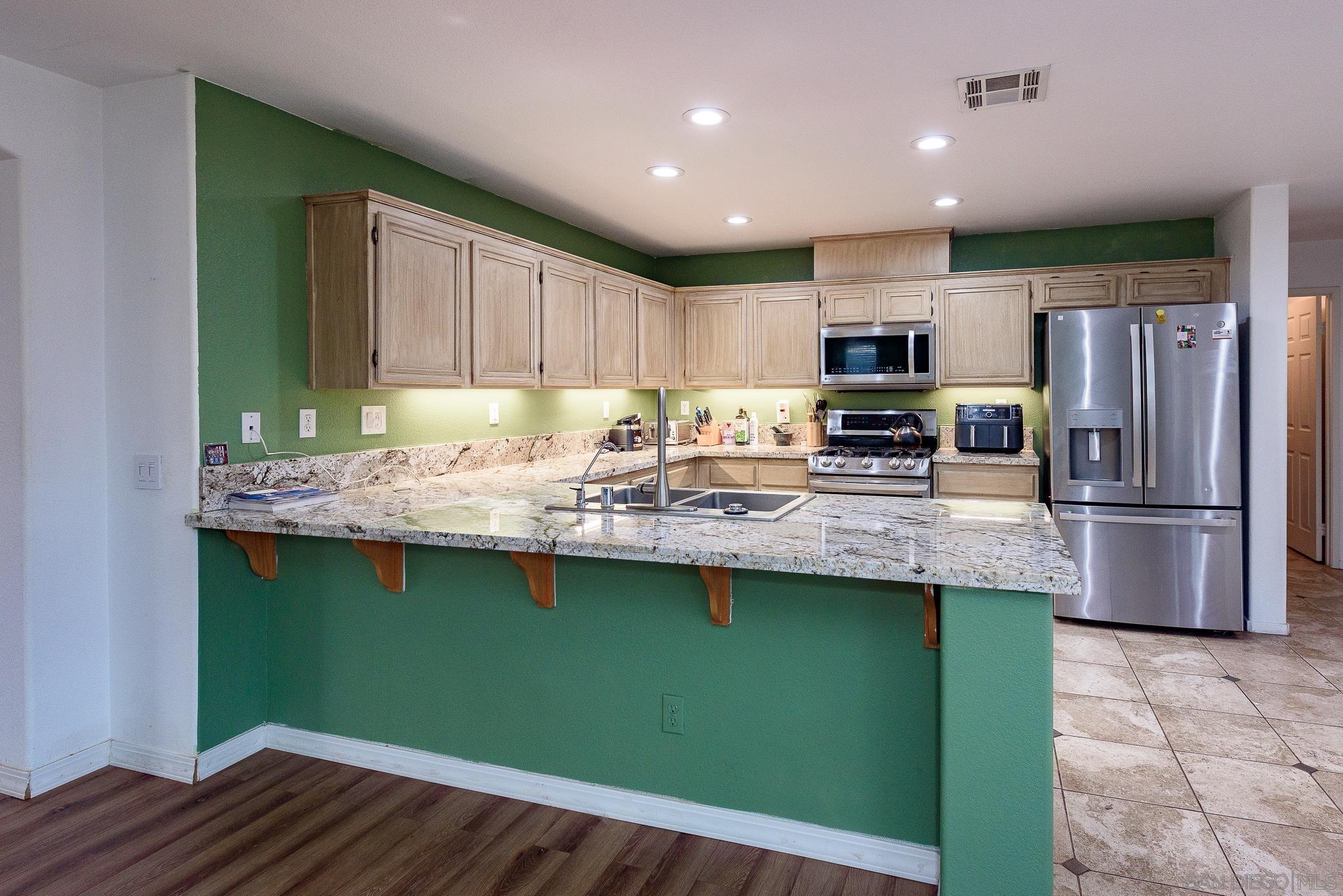 Detail Gallery Image 16 of 41 For 1039  Eliot St, Oceanside,  CA 92057 - 4 Beds | 3 Baths