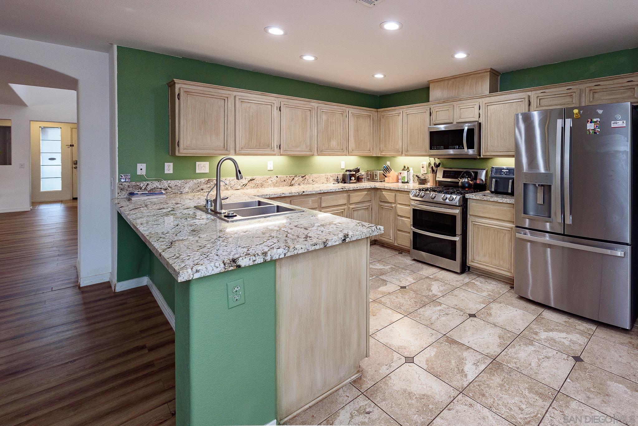 Detail Gallery Image 17 of 41 For 1039  Eliot St, Oceanside,  CA 92057 - 4 Beds | 3 Baths