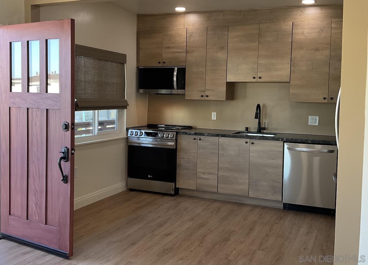 Detail Gallery Image 2 of 19 For 3040  Newell St, San Diego,  CA 92106 - 2 Beds | 1 Baths