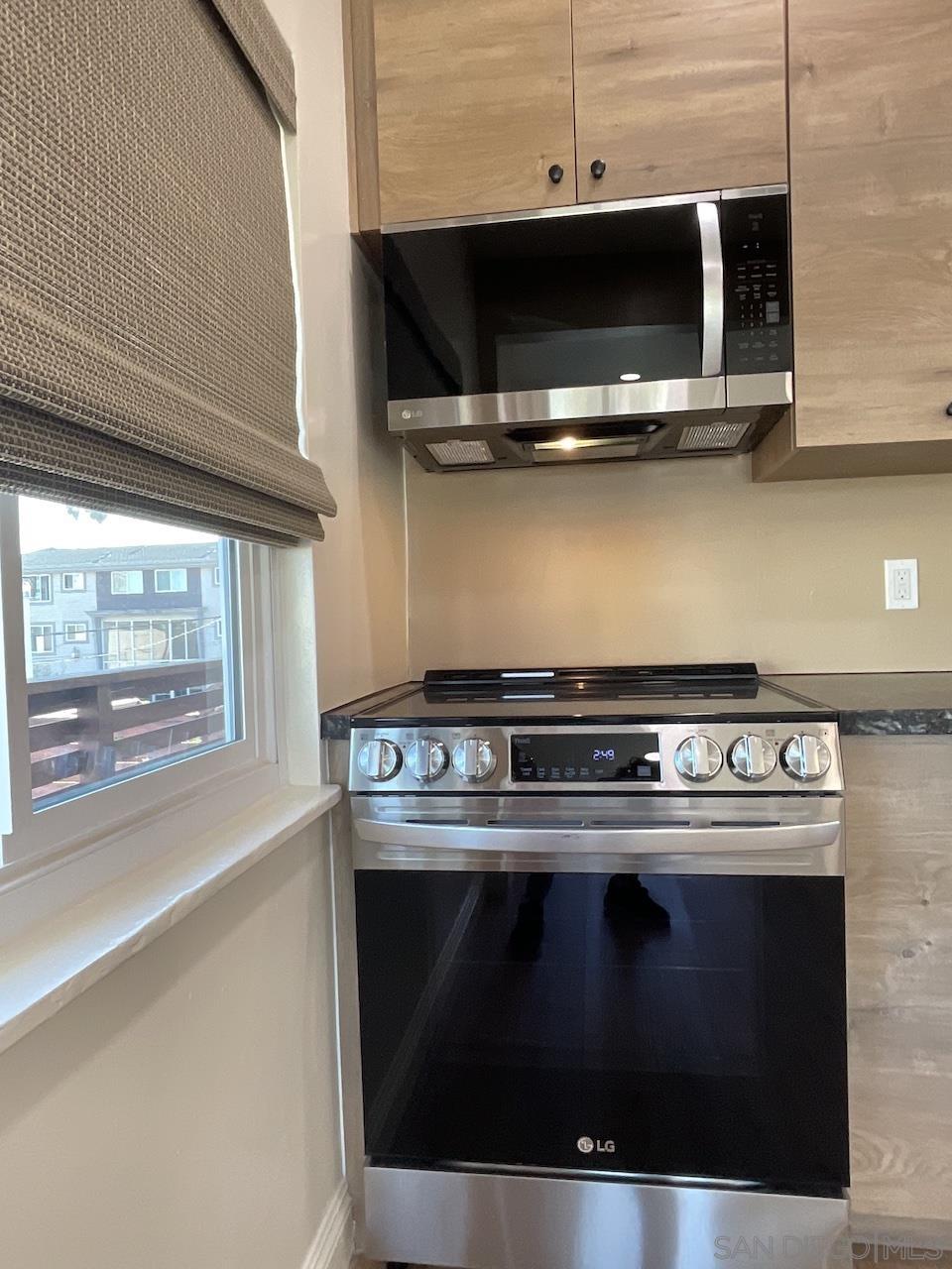 Detail Gallery Image 4 of 19 For 3040  Newell St, San Diego,  CA 92106 - 2 Beds | 1 Baths