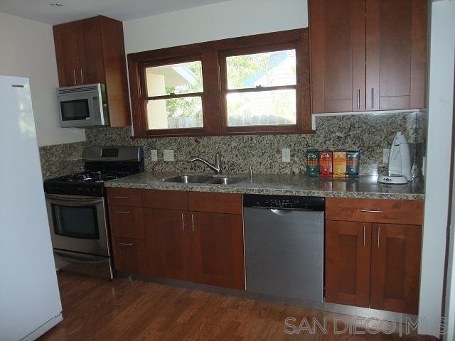 Detail Gallery Image 3 of 8 For 1909 S Tremont, Oceanside,  CA 92054 - 2 Beds | 2 Baths