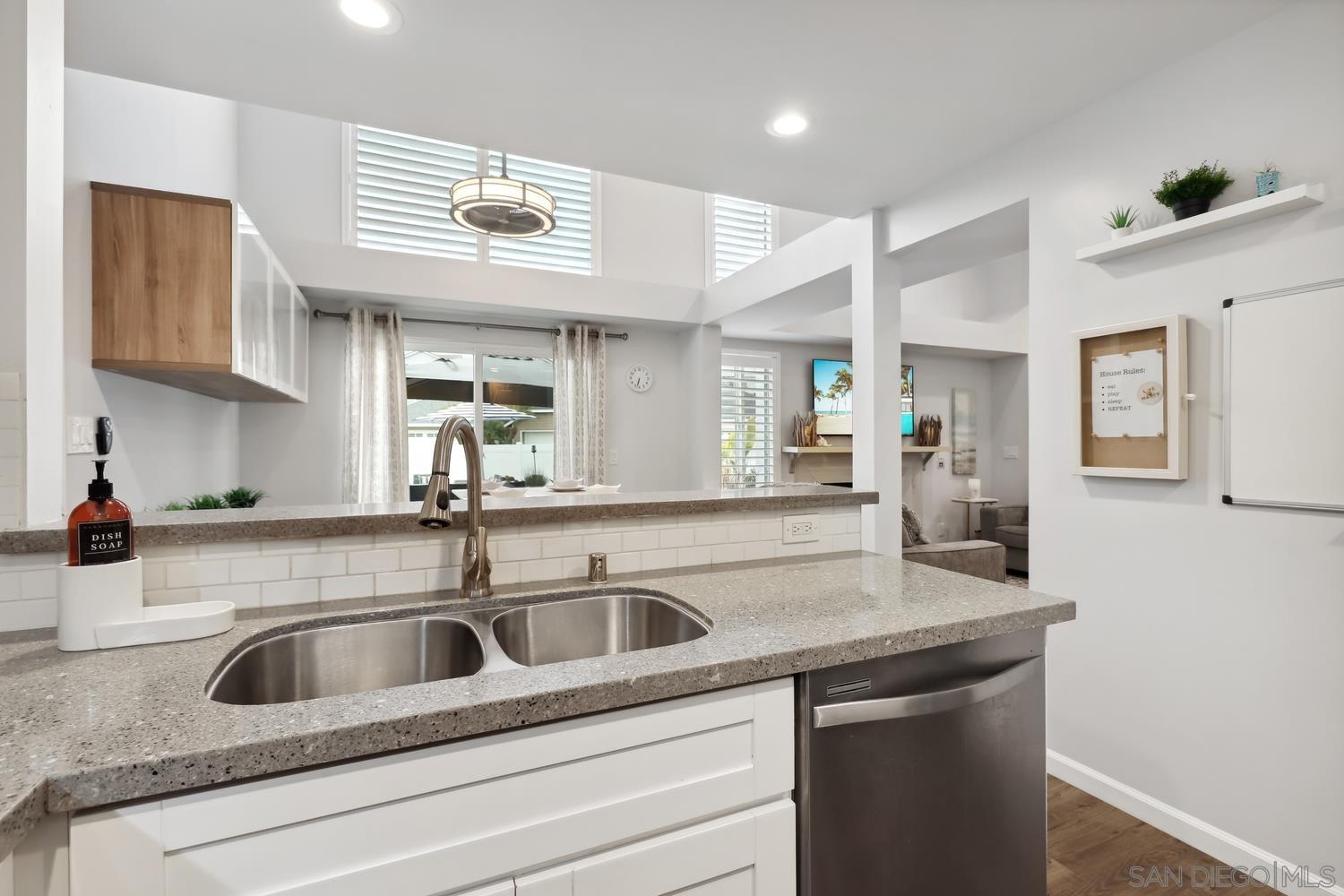 Detail Gallery Image 14 of 45 For 6951  Quiet Cove Dr, Carlsbad,  CA 92011 - 3 Beds | 2 Baths