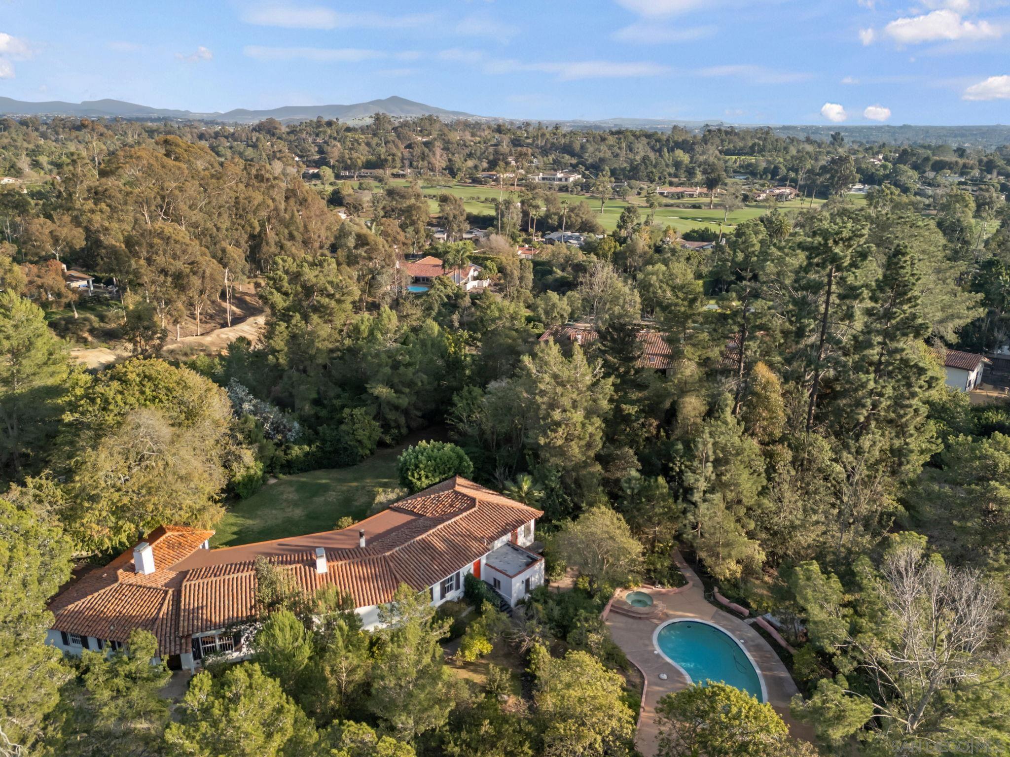 Detail Gallery Image 3 of 11 For 6141  Lago Lindo, Rancho Santa Fe,  CA 92067 - 6 Beds | 3/1 Baths