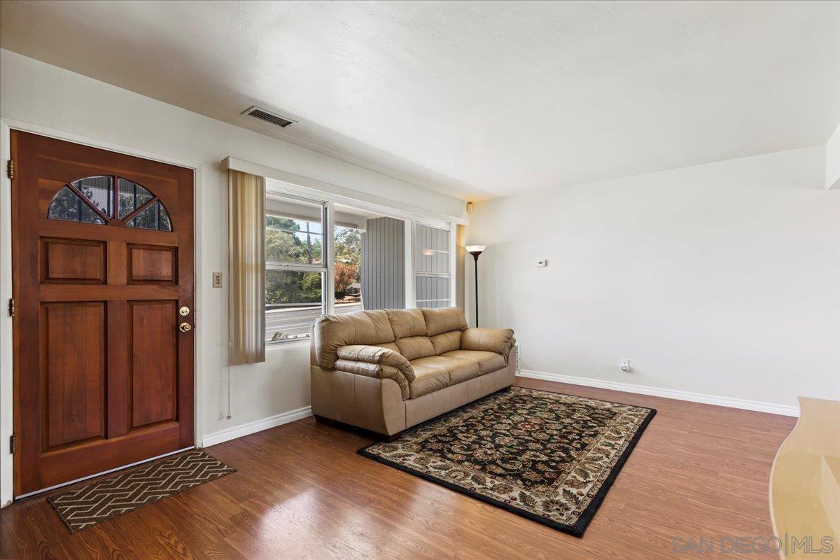 Detail Gallery Image 4 of 38 For 1658  Greenfield Dr, El Cajon,  CA 92021 - 2 Beds | 1 Baths