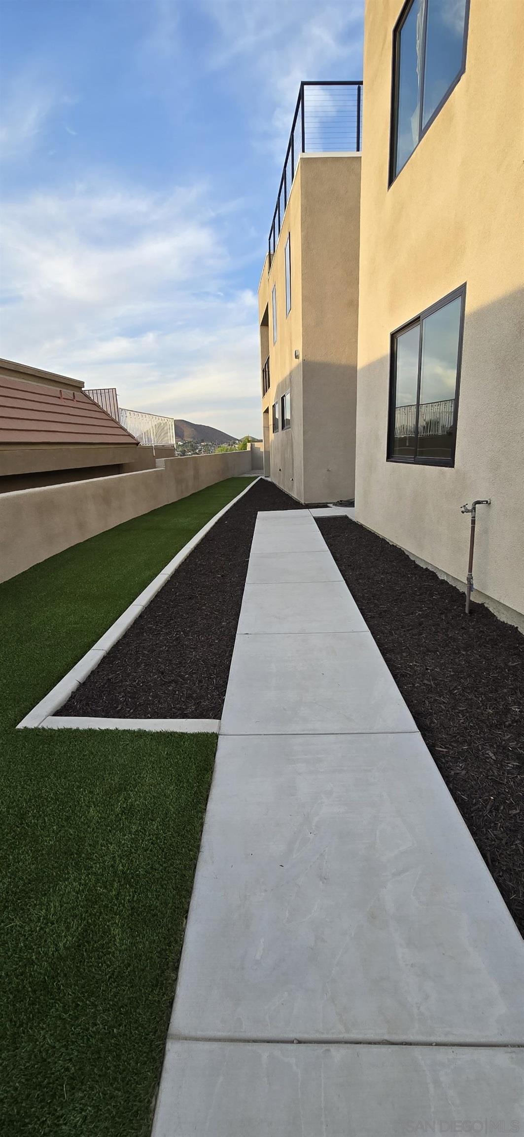 Detail Gallery Image 3 of 4 For 30145  Buck Tail Drive, Sun City,  CA 92587 - 3 Beds | 3 Baths