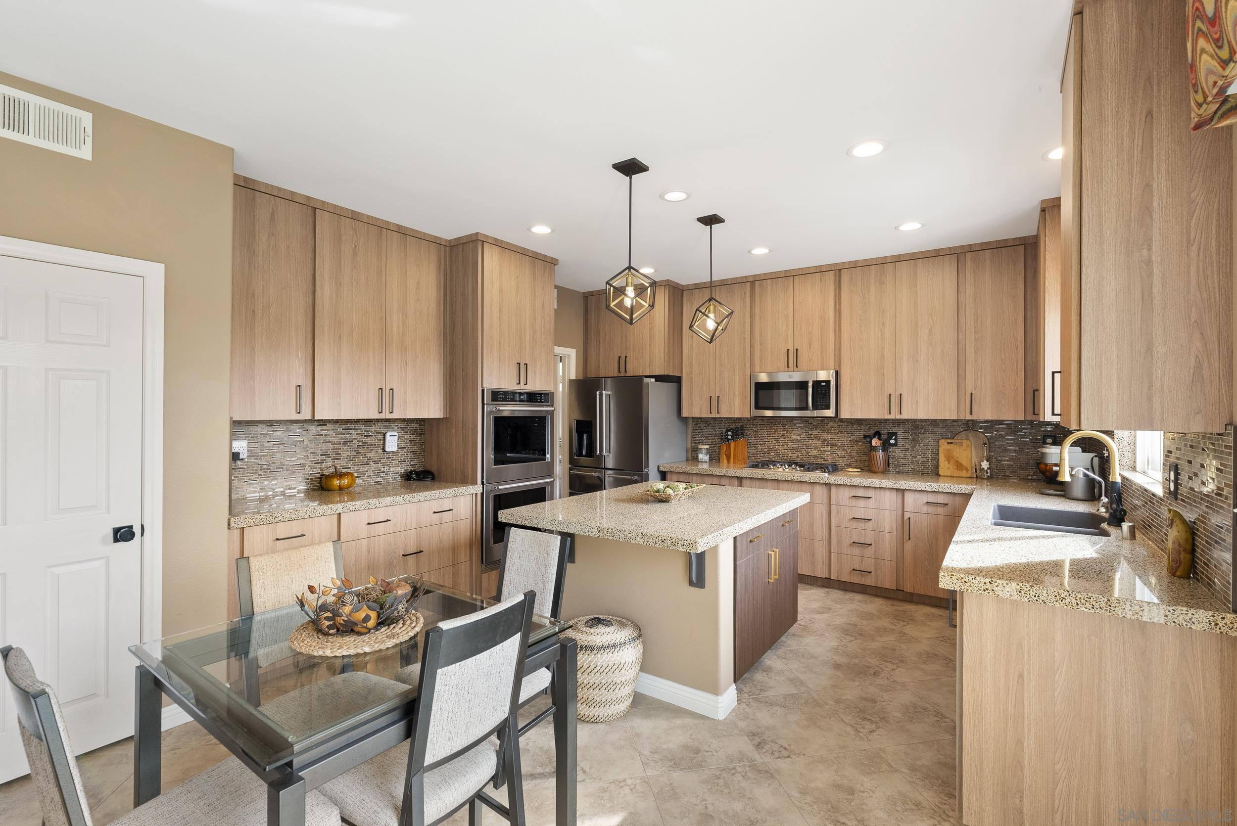 Detail Gallery Image 17 of 52 For 1802  Webber Way, Chula Vista,  CA 91913 - 4 Beds | 3/1 Baths