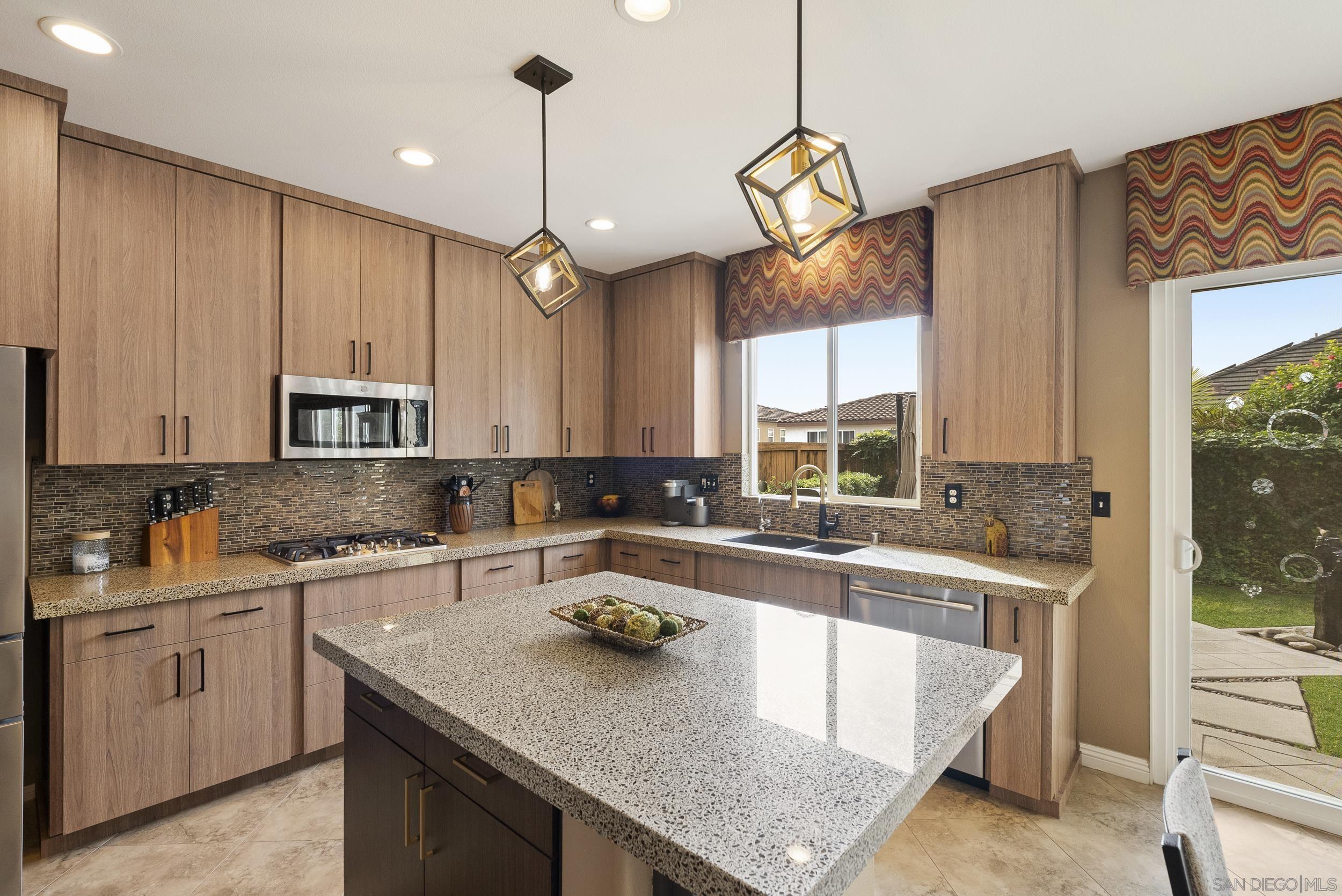 Detail Gallery Image 18 of 52 For 1802  Webber Way, Chula Vista,  CA 91913 - 4 Beds | 3/1 Baths