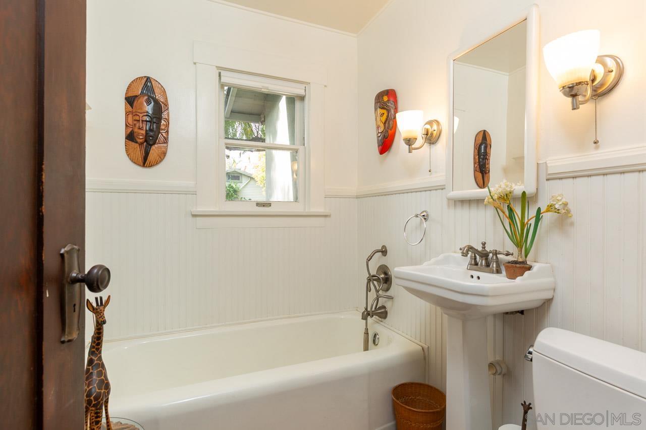 Detail Gallery Image 13 of 23 For 344  a, Coronado,  CA 92118 - 4 Beds | 2 Baths