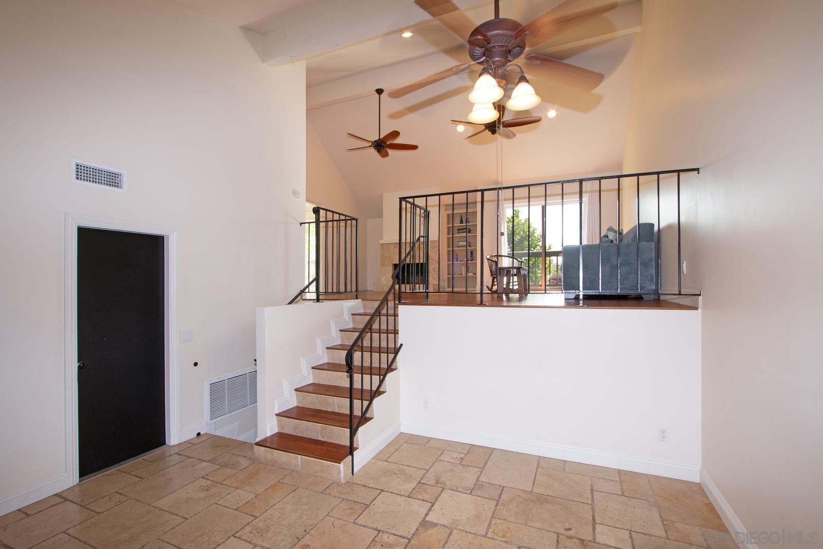 Detail Gallery Image 3 of 38 For 31948  Del Cielo Este  #7,  Bonsall,  CA 92003 - 3 Beds | 2 Baths