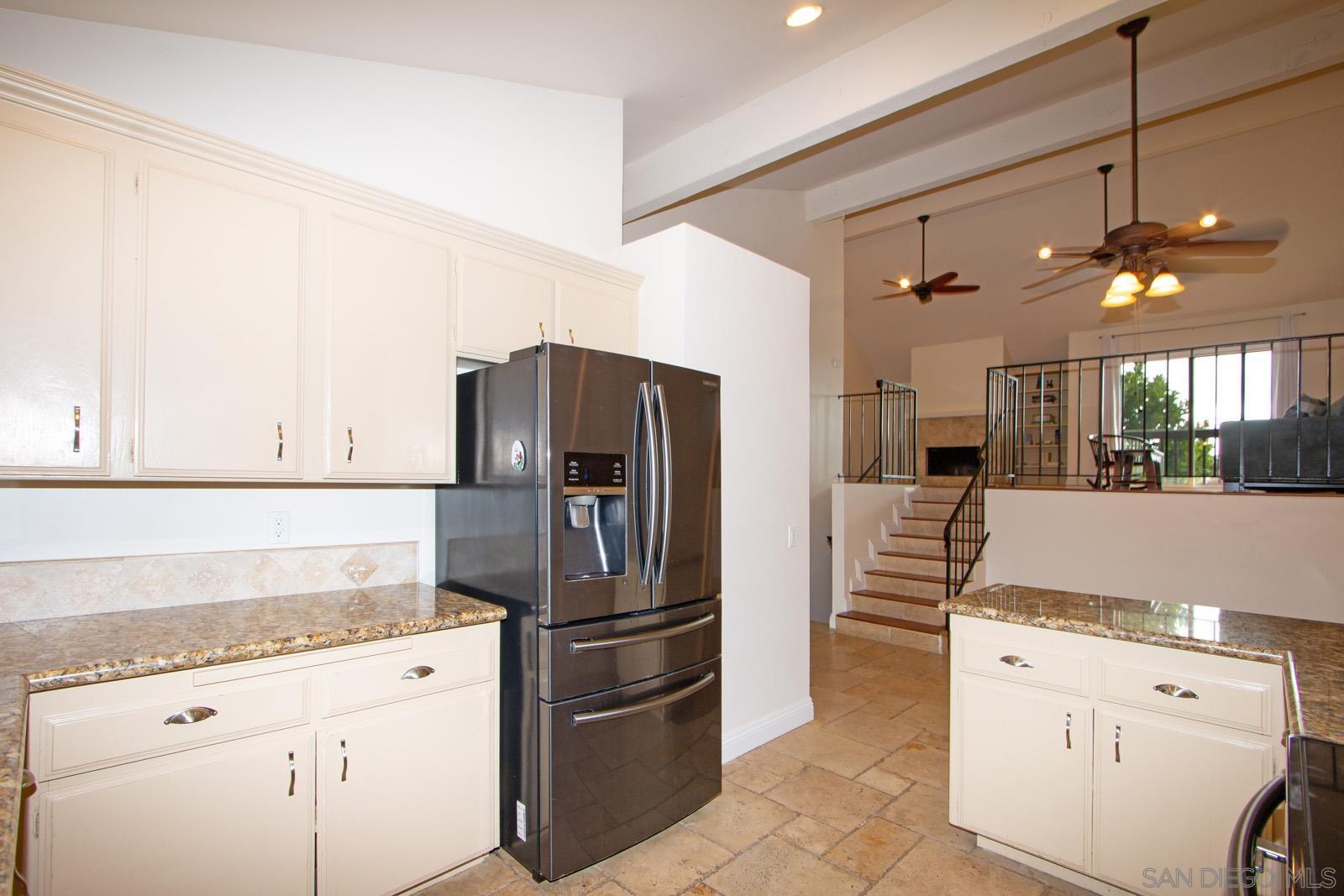 Detail Gallery Image 4 of 38 For 31948  Del Cielo Este  #7,  Bonsall,  CA 92003 - 3 Beds | 2 Baths