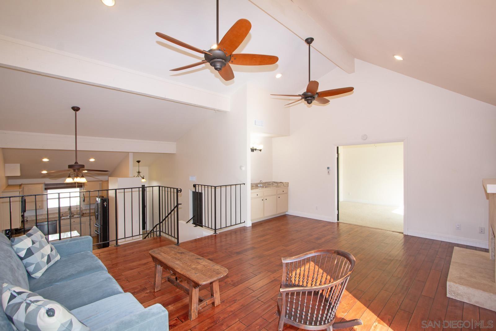 Detail Gallery Image 7 of 38 For 31948  Del Cielo Este  #7,  Bonsall,  CA 92003 - 3 Beds | 2 Baths