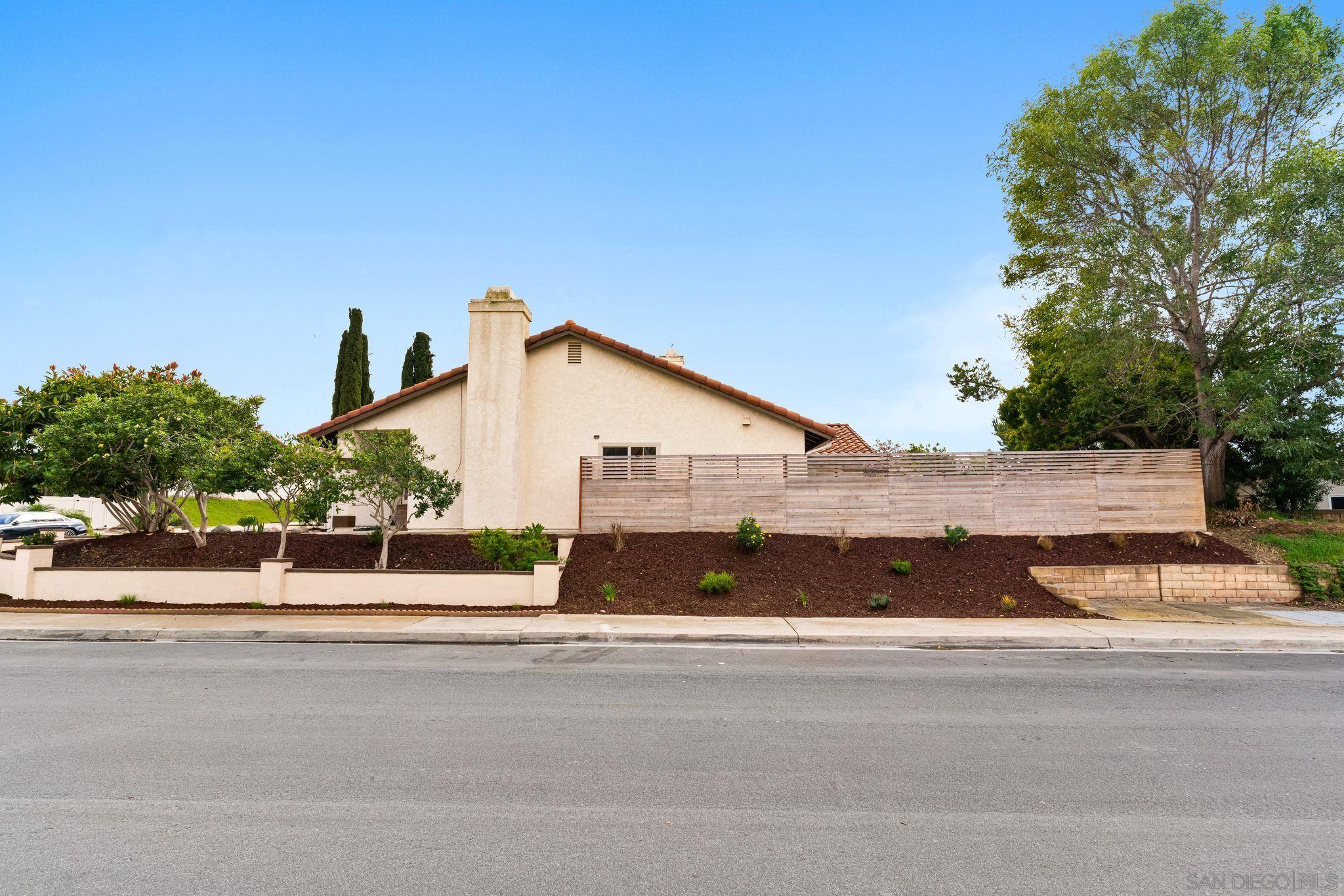 Detail Gallery Image 7 of 35 For 7726  Acama Pl, San Diego,  CA 92126 - 3 Beds | 2 Baths