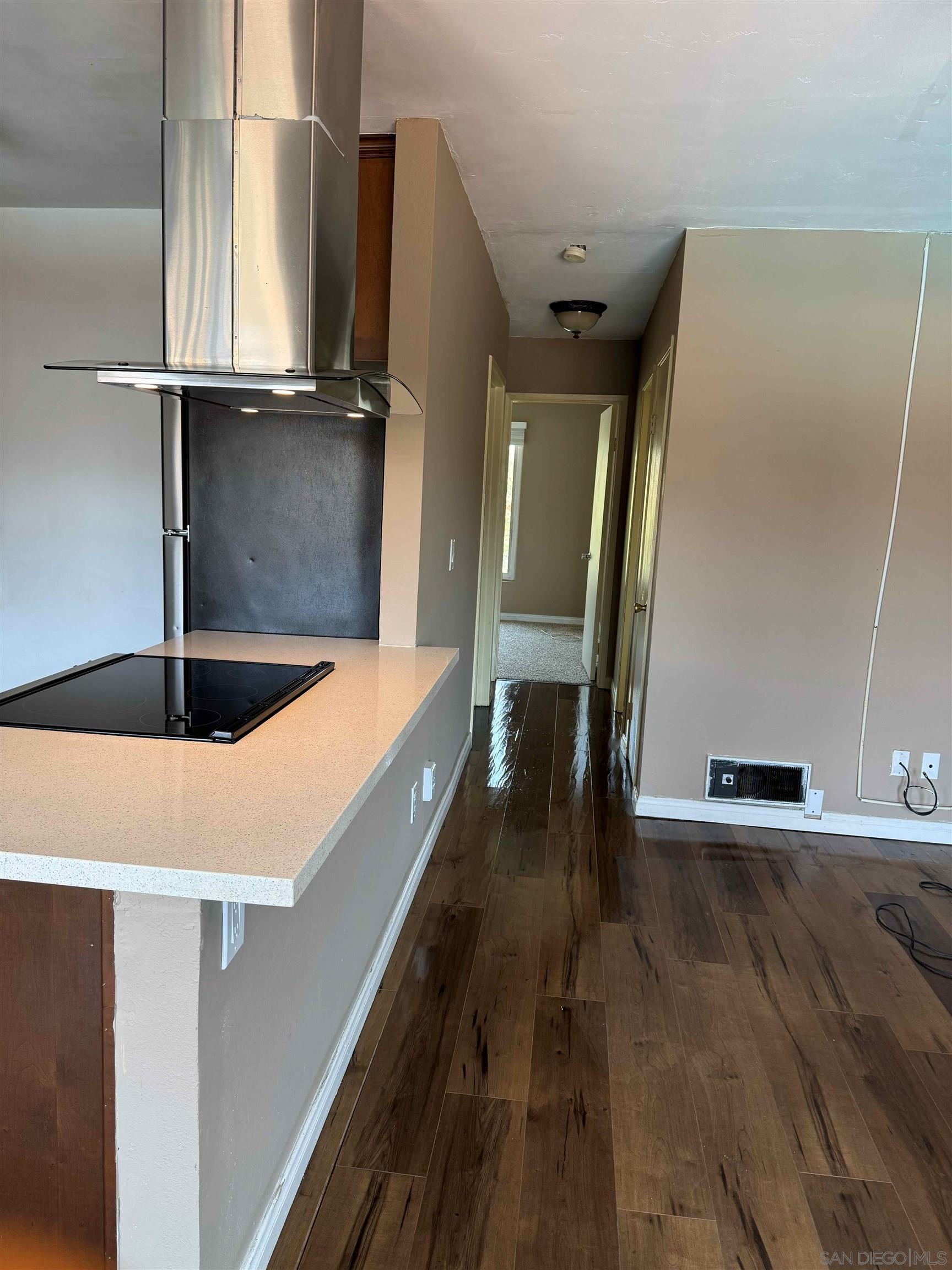 Detail Gallery Image 3 of 8 For 9504  Carroll Canyon Road  #201,  San Diego,  CA 92126 - 2 Beds | 1 Baths