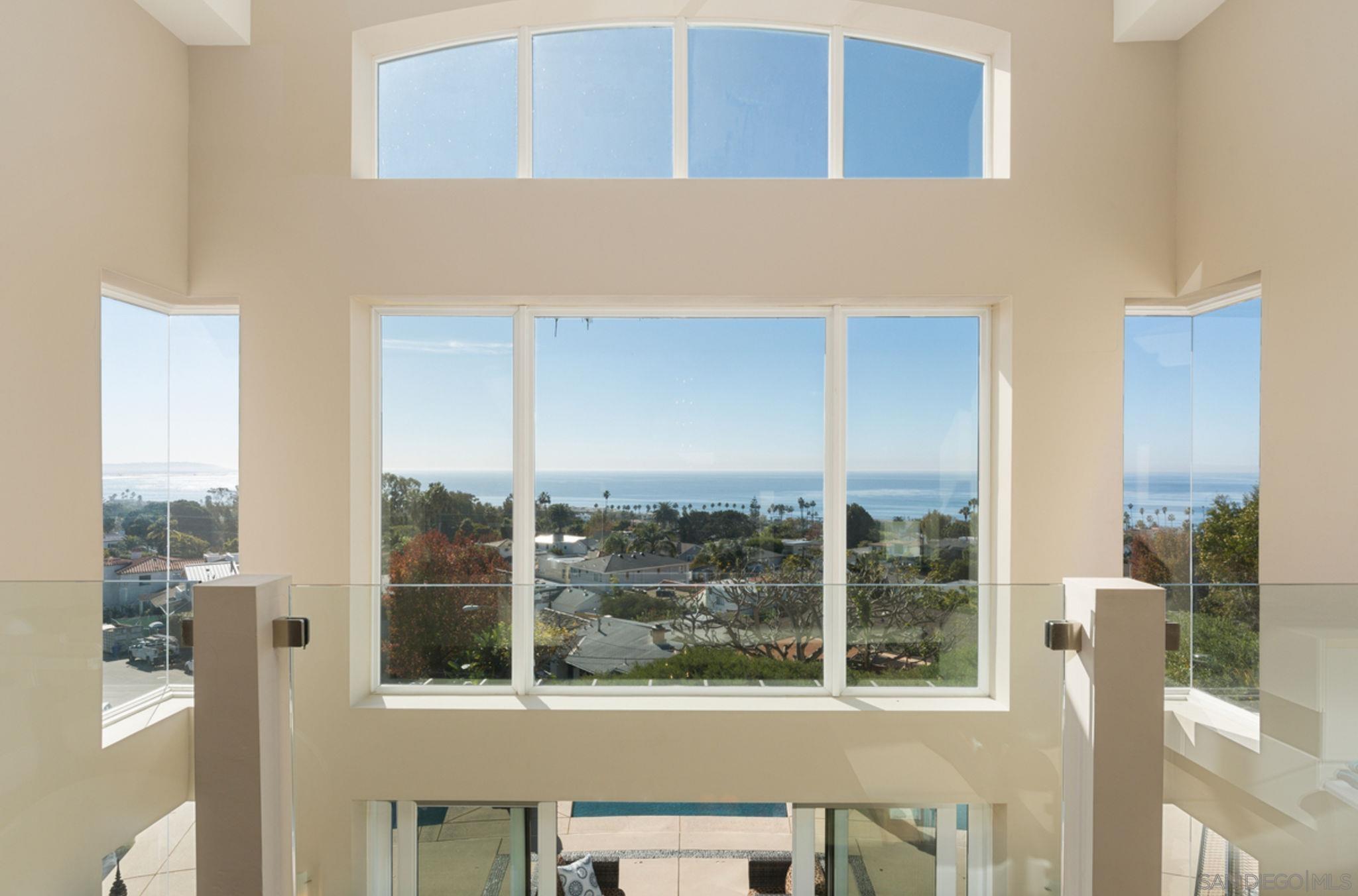 Detail Gallery Image 11 of 24 For 5680  Linda Rosa Ave, La Jolla,  CA 92037 - 4 Beds | 5 Baths