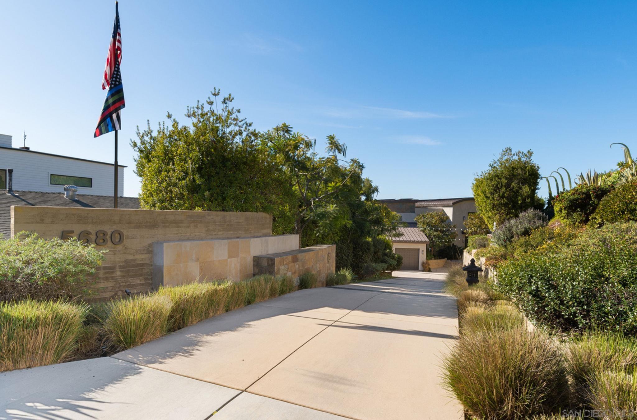 Detail Gallery Image 23 of 24 For 5680  Linda Rosa Ave, La Jolla,  CA 92037 - 4 Beds | 5 Baths