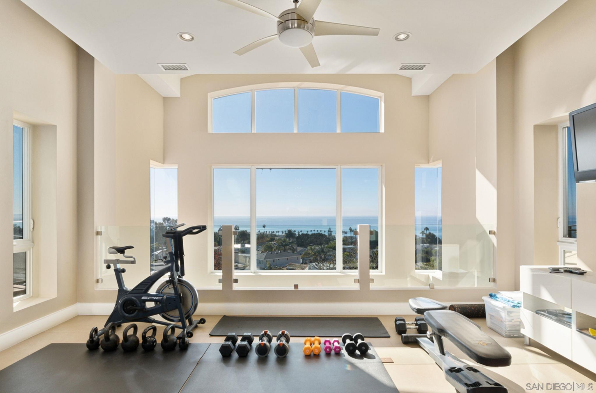 Detail Gallery Image 10 of 24 For 5680  Linda Rosa Ave, La Jolla,  CA 92037 - 4 Beds | 5 Baths