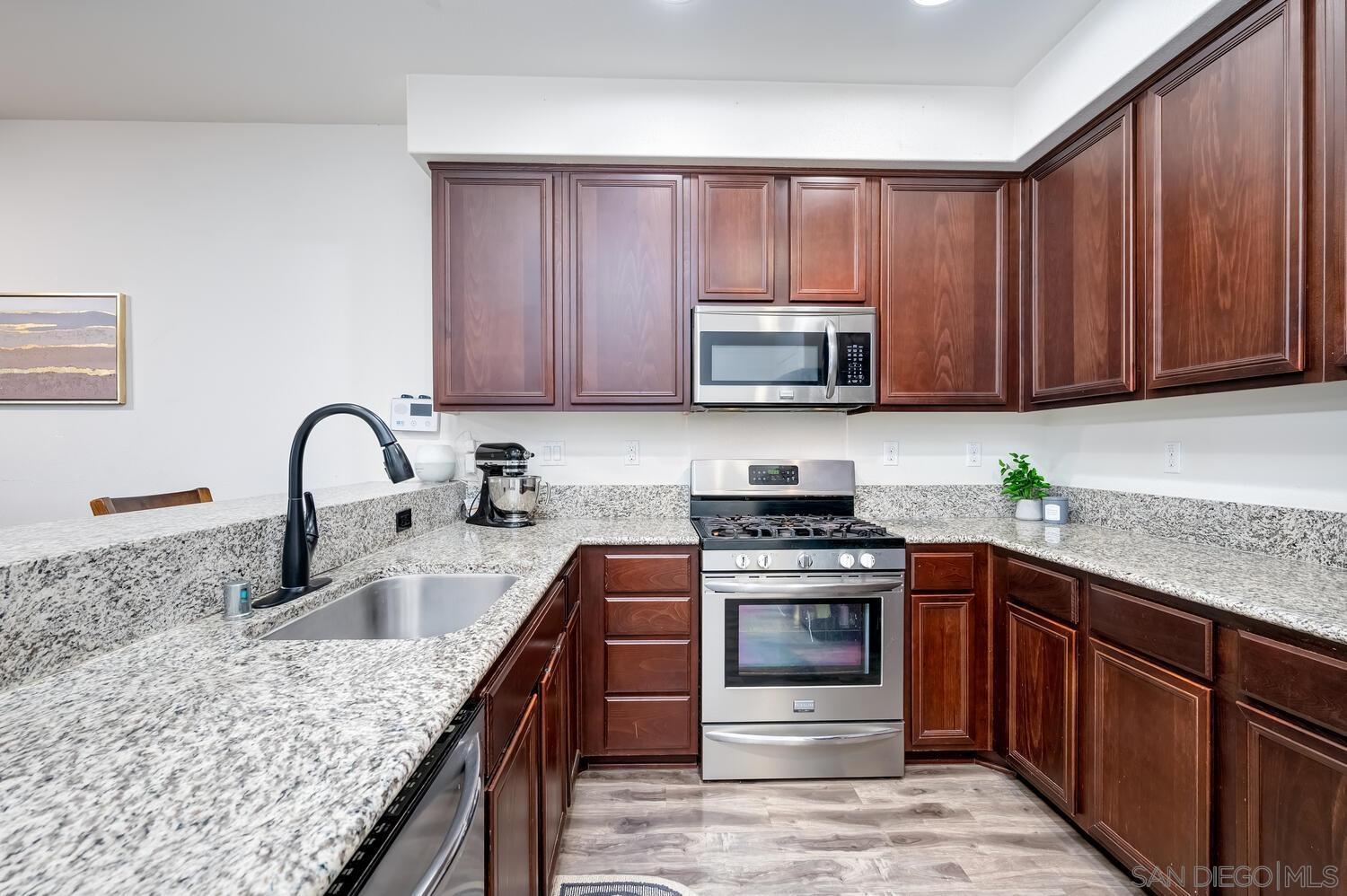 Detail Gallery Image 12 of 48 For 1345  Santa Diana Unit 5, Chula Vista,  CA 91913 - 5 Beds | 3/1 Baths