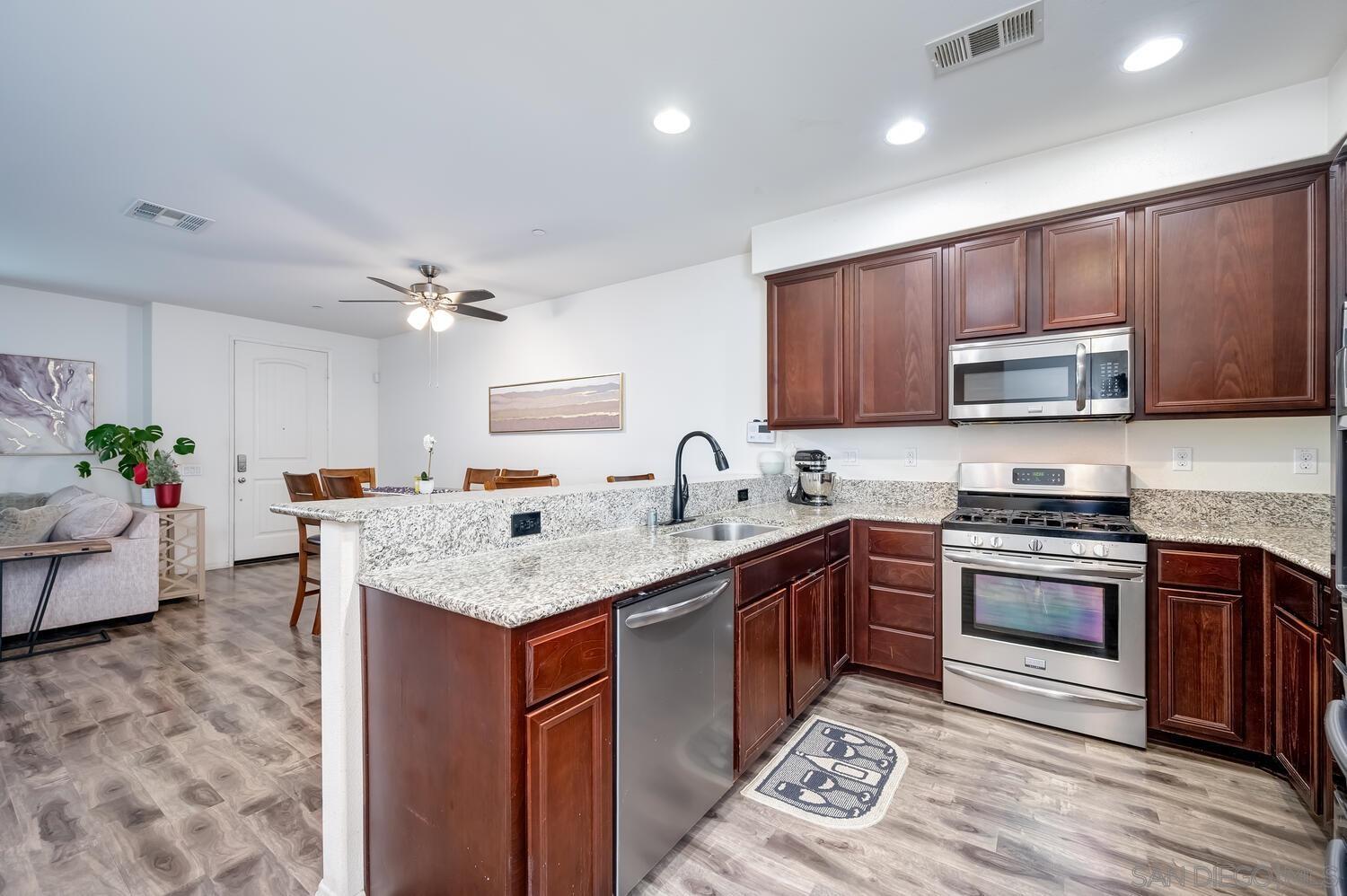 Detail Gallery Image 13 of 48 For 1345  Santa Diana Unit 5, Chula Vista,  CA 91913 - 5 Beds | 3/1 Baths