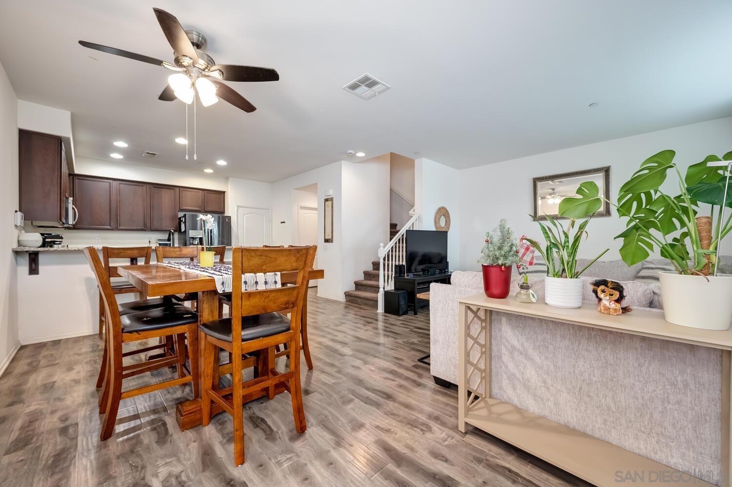 Detail Gallery Image 3 of 48 For 1345  Santa Diana Unit 5, Chula Vista,  CA 91913 - 5 Beds | 3/1 Baths