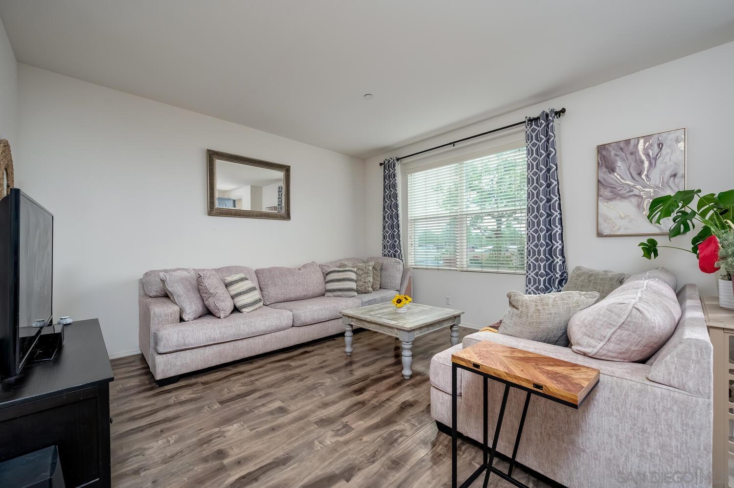 Detail Gallery Image 5 of 48 For 1345  Santa Diana Unit 5, Chula Vista,  CA 91913 - 5 Beds | 3/1 Baths