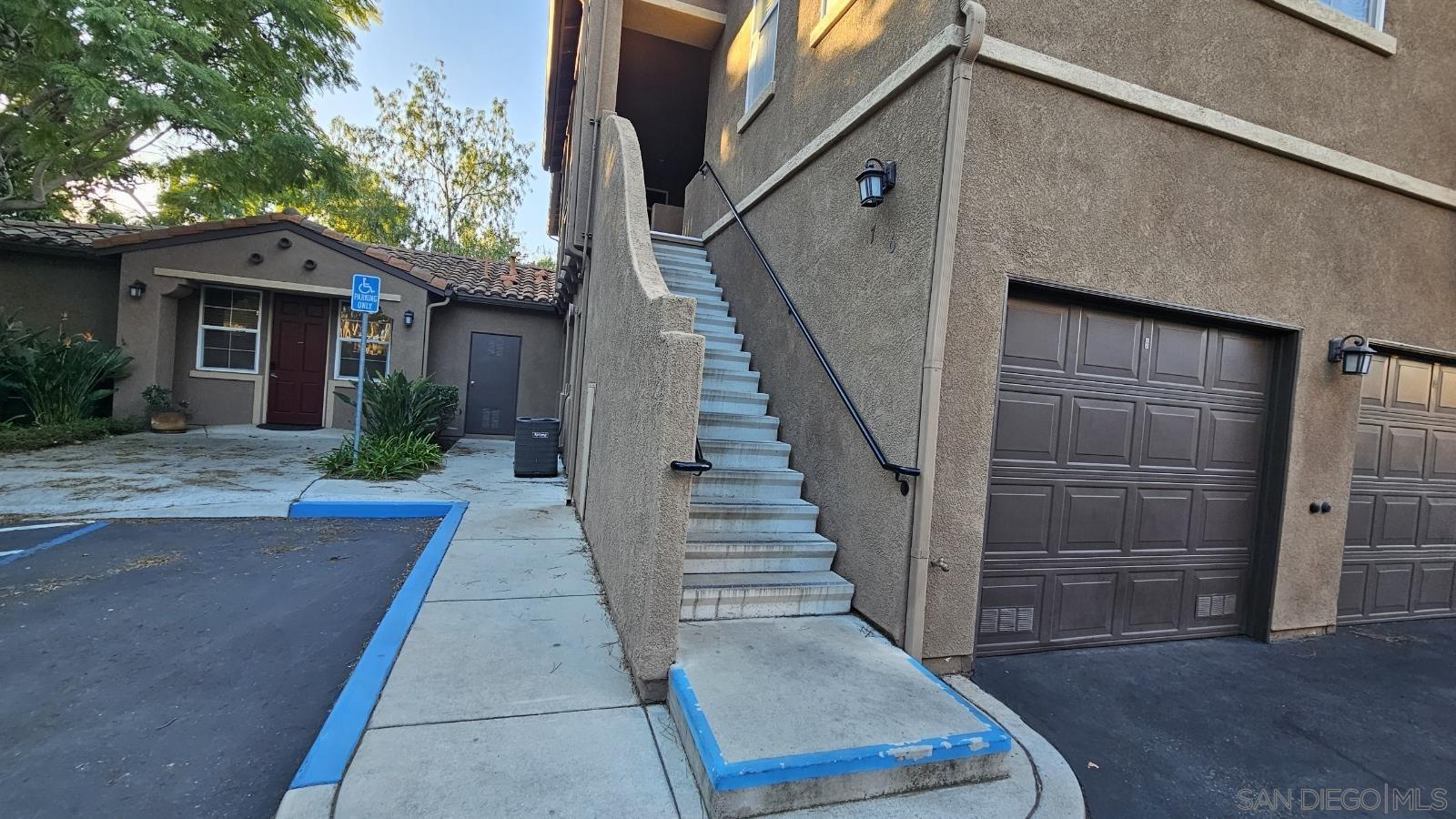 Detail Gallery Image 2 of 19 For 14510  Camino De La Luna  #6,  San Diego,  CA 92127 - 2 Beds | 2 Baths