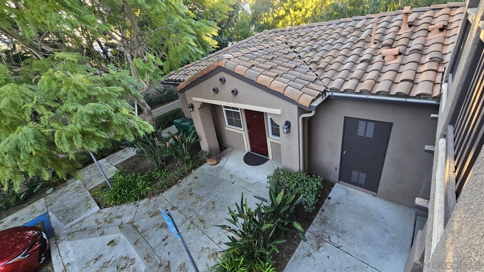 Detail Gallery Image 3 of 19 For 14510  Camino De La Luna  #6,  San Diego,  CA 92127 - 2 Beds | 2 Baths